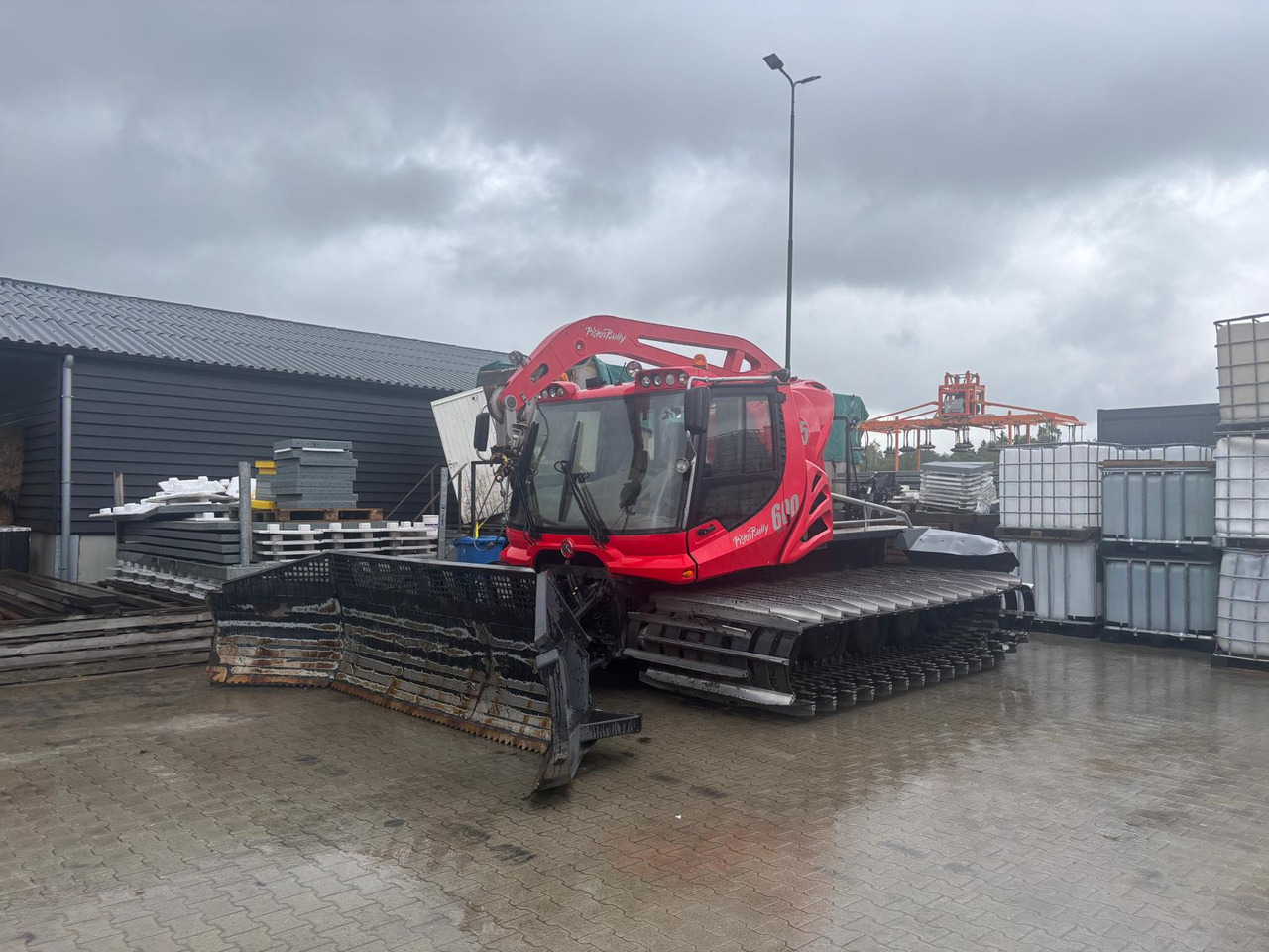 KÄSSBOHRER Pistenbully 600 - Komunālā/ Specializētā tehnika: foto 1 KÄSSBOHRER Pistenbully 600 - Komunālā/ Specializētā tehnika: foto 1