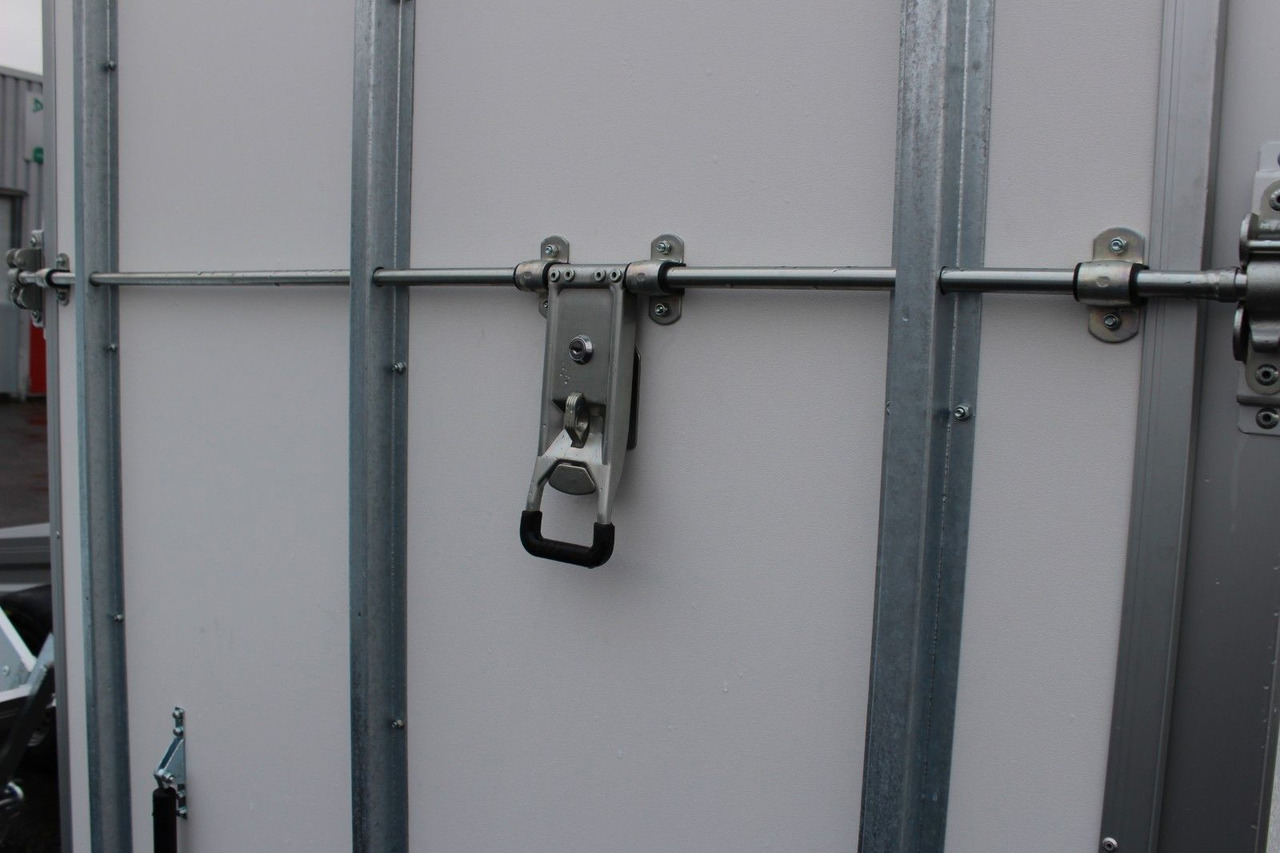 Humbaur HK 133015-18P Überfahrwand Kofferanhänger Koffer līzingu Humbaur HK 133015-18P Überfahrwand Kofferanhänger Koffer: foto 8 Humbaur HK 133015-18P Überfahrwand Kofferanhänger Koffer līzingu Humbaur HK 133015-18P Überfahrwand Kofferanhänger Koffer: foto 8