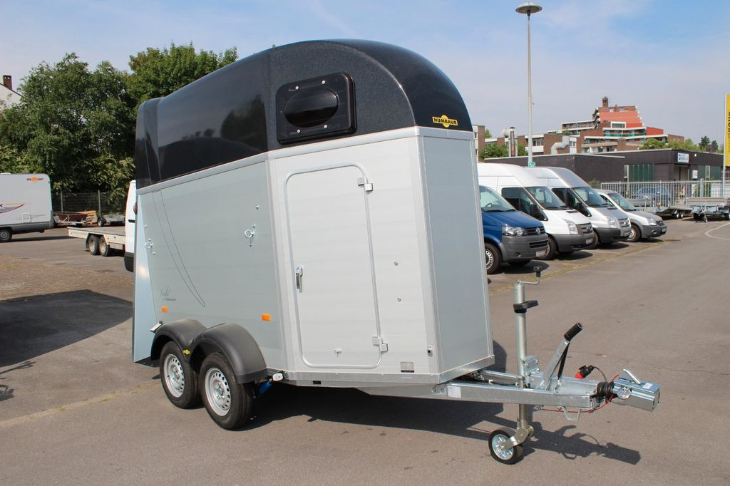 Humbaur Single Alu 1600 Pferdeanhänger Sattelkammer Neu - Zirgu piekabe: foto 1 Humbaur Single Alu 1600 Pferdeanhänger Sattelkammer Neu - Zirgu piekabe: foto 1