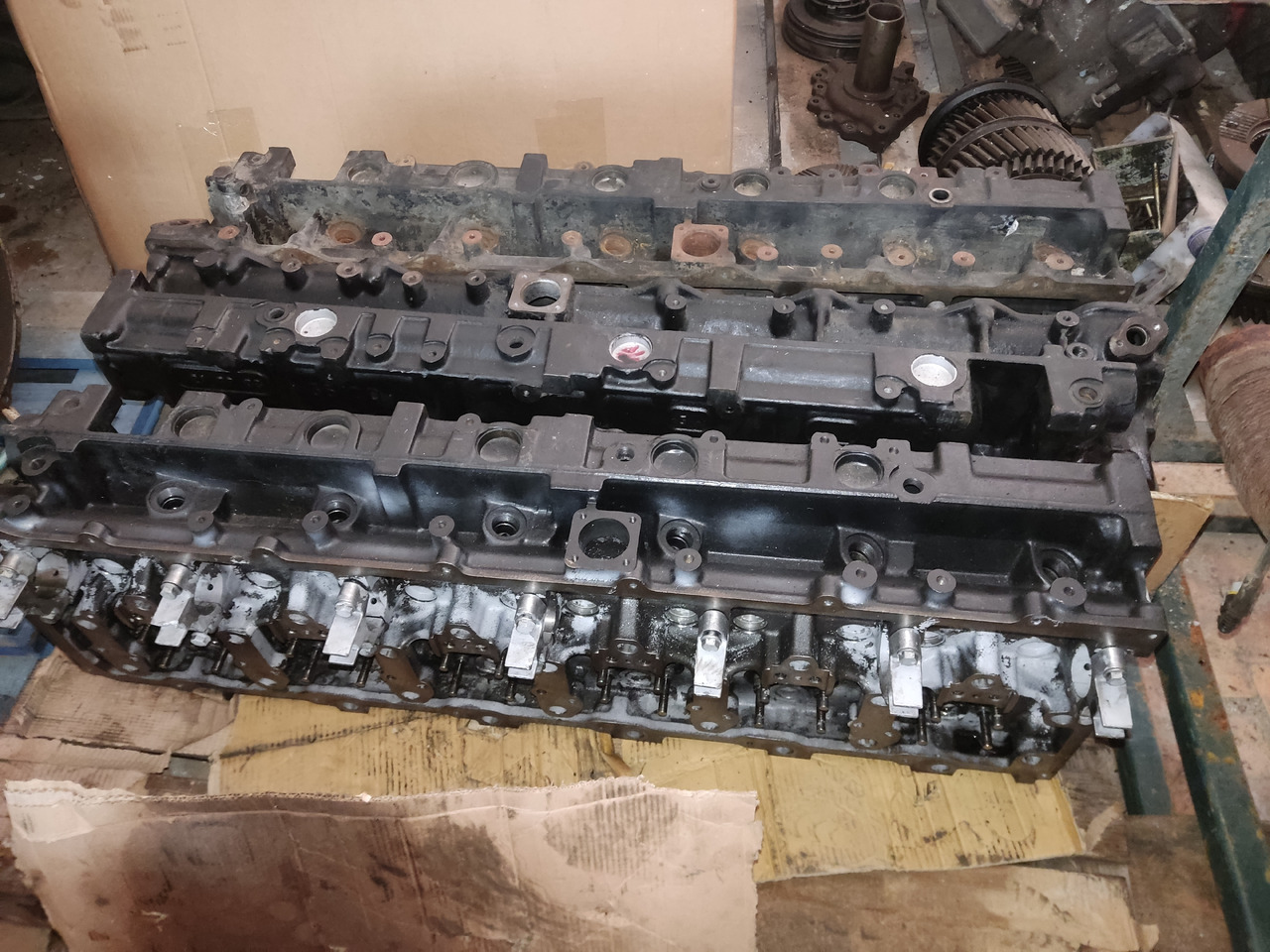 MAN Cylinder head D2066 D2676 - Motora galva: foto 1 MAN Cylinder head D2066 D2676 - Motora galva: foto 1