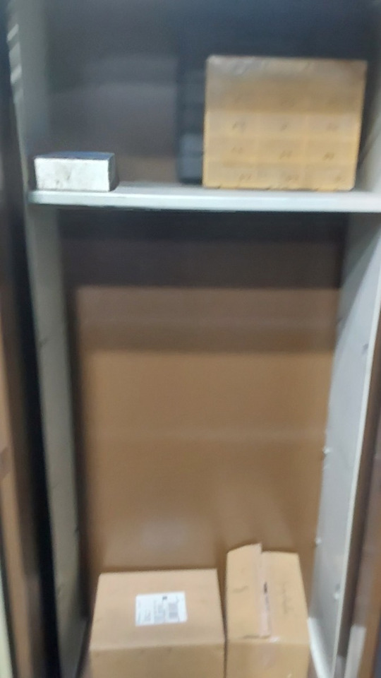 Tuerenschrank 1950x930x400 - Garāžu aprīkojums: foto 5 Tuerenschrank 1950x930x400 - Garāžu aprīkojums: foto 5