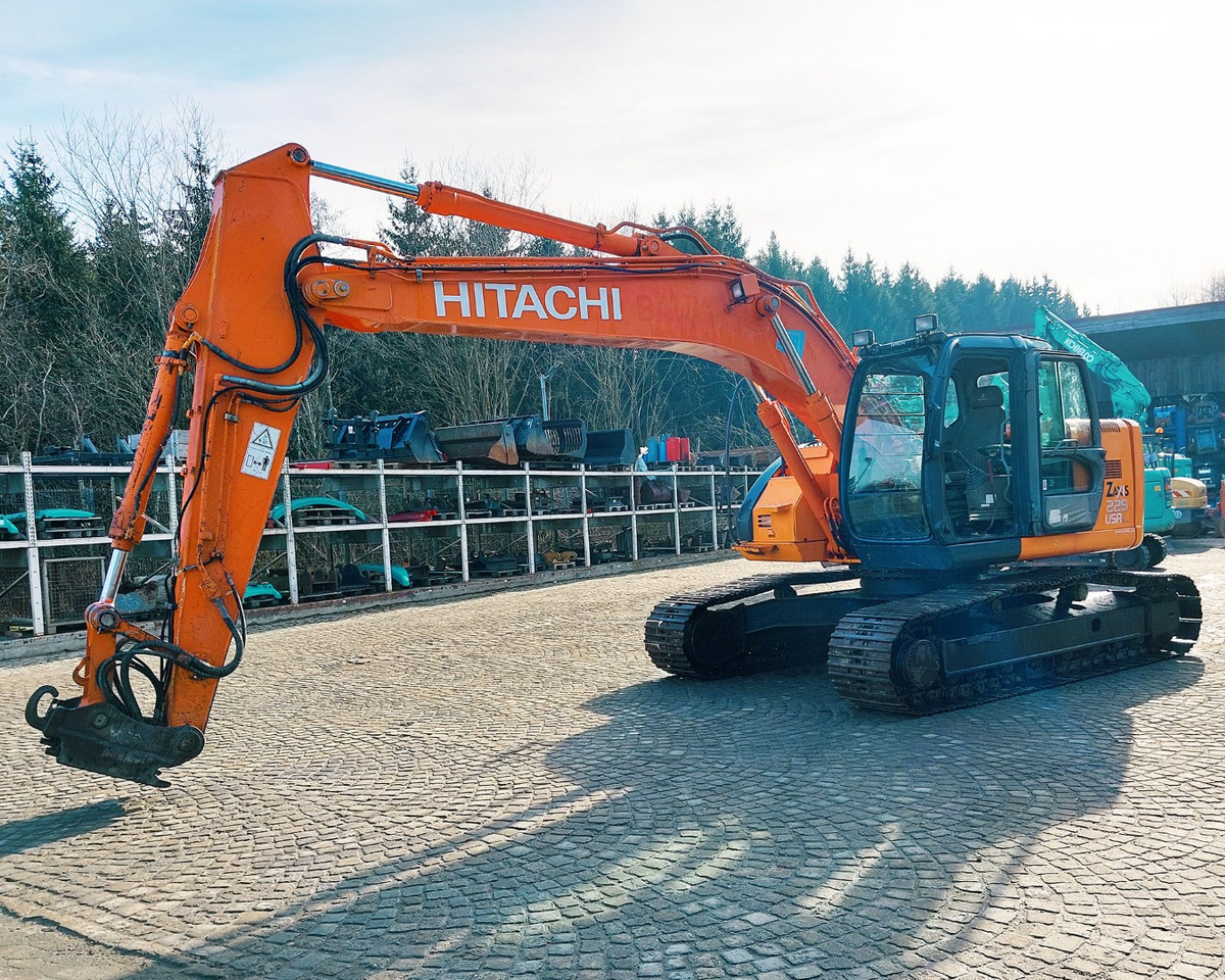 Hitachi ZX225USRLC - Kāpurķēžu ekskavators: foto 1 Hitachi ZX225USRLC - Kāpurķēžu ekskavators: foto 1