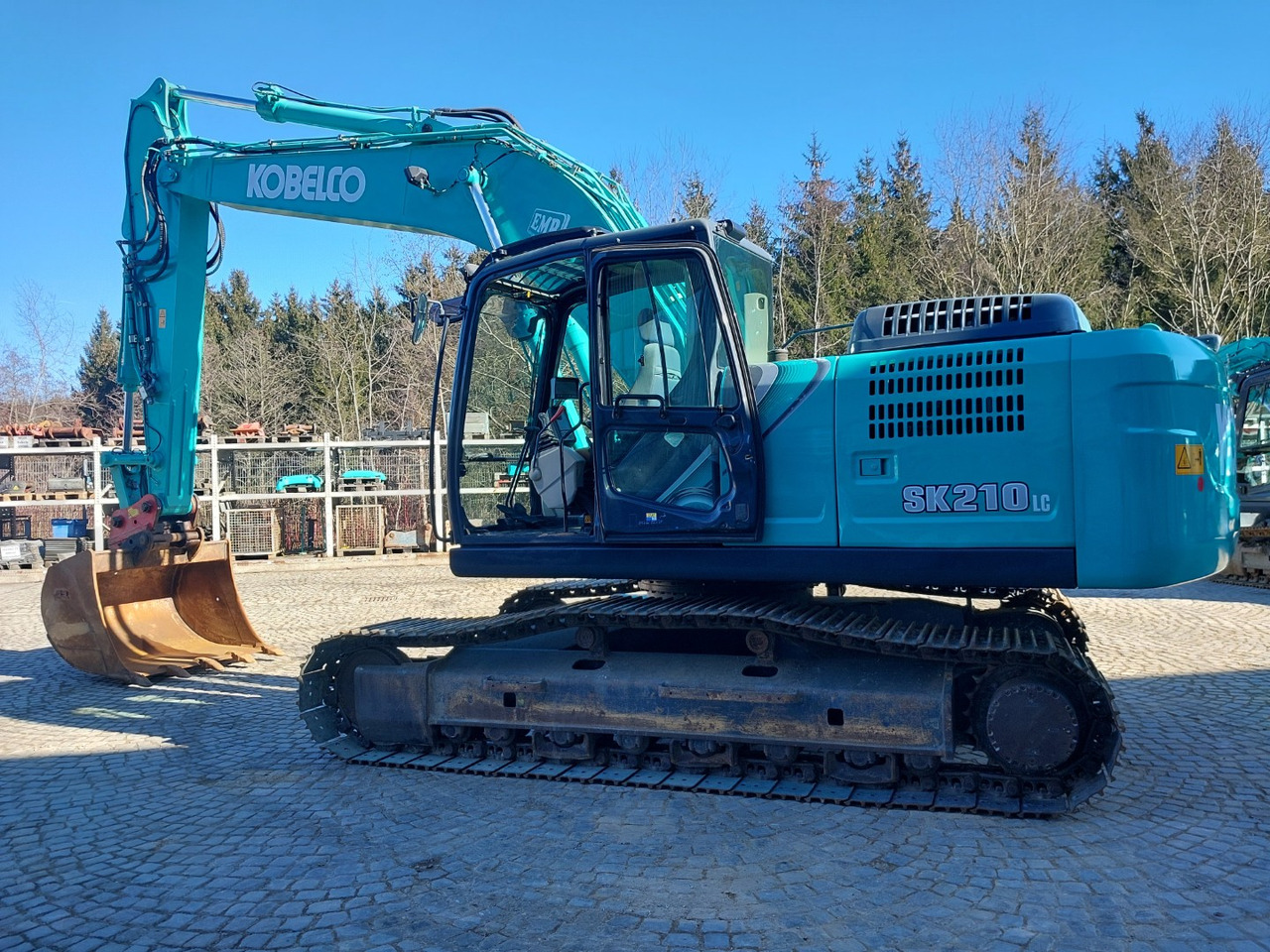 Kobelco SK210LC-10 - Kāpurķēžu ekskavators: foto 2 Kobelco SK210LC-10 - Kāpurķēžu ekskavators: foto 2