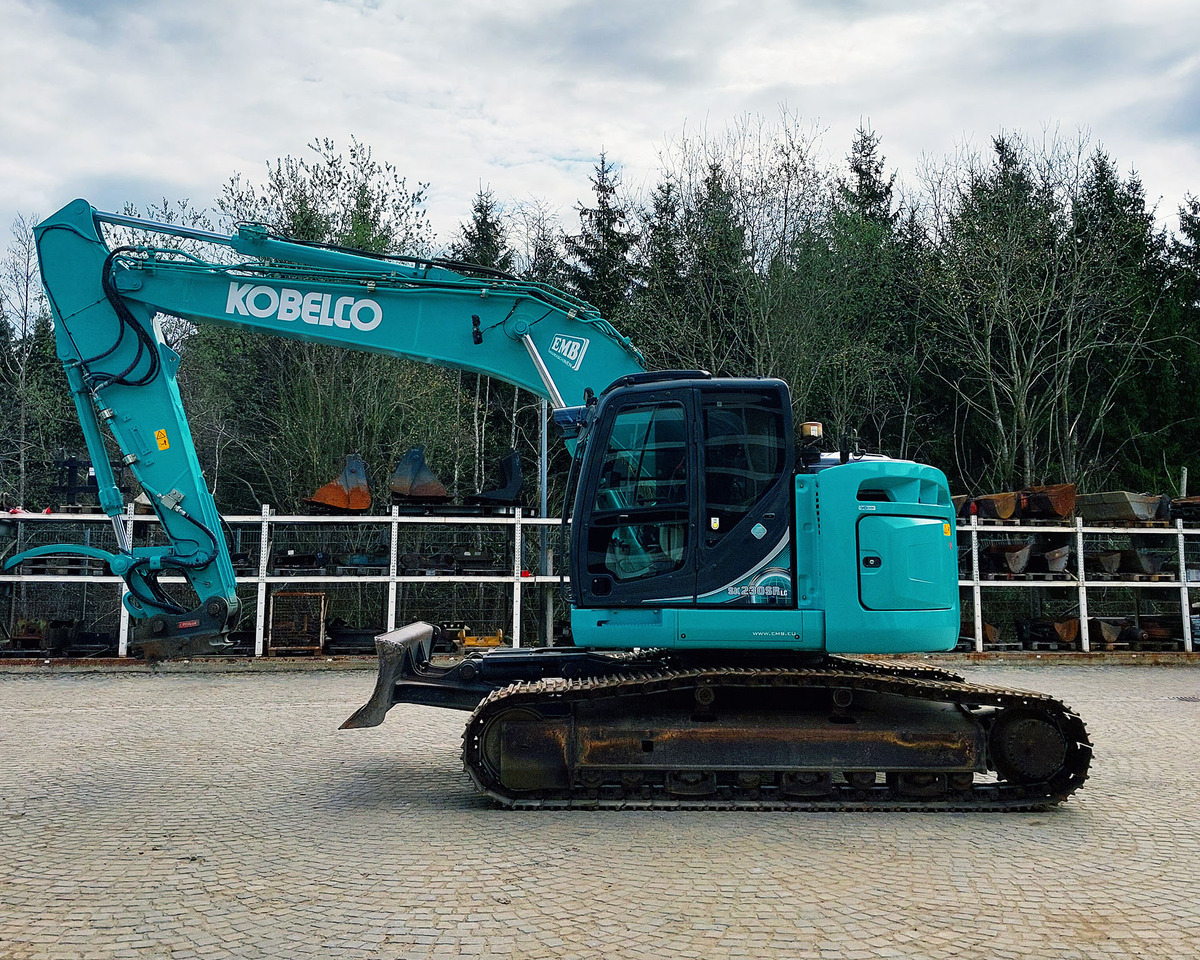 Kobelco SK230SRLC-5 - Kāpurķēžu ekskavators: foto 2 Kobelco SK230SRLC-5 - Kāpurķēžu ekskavators: foto 2