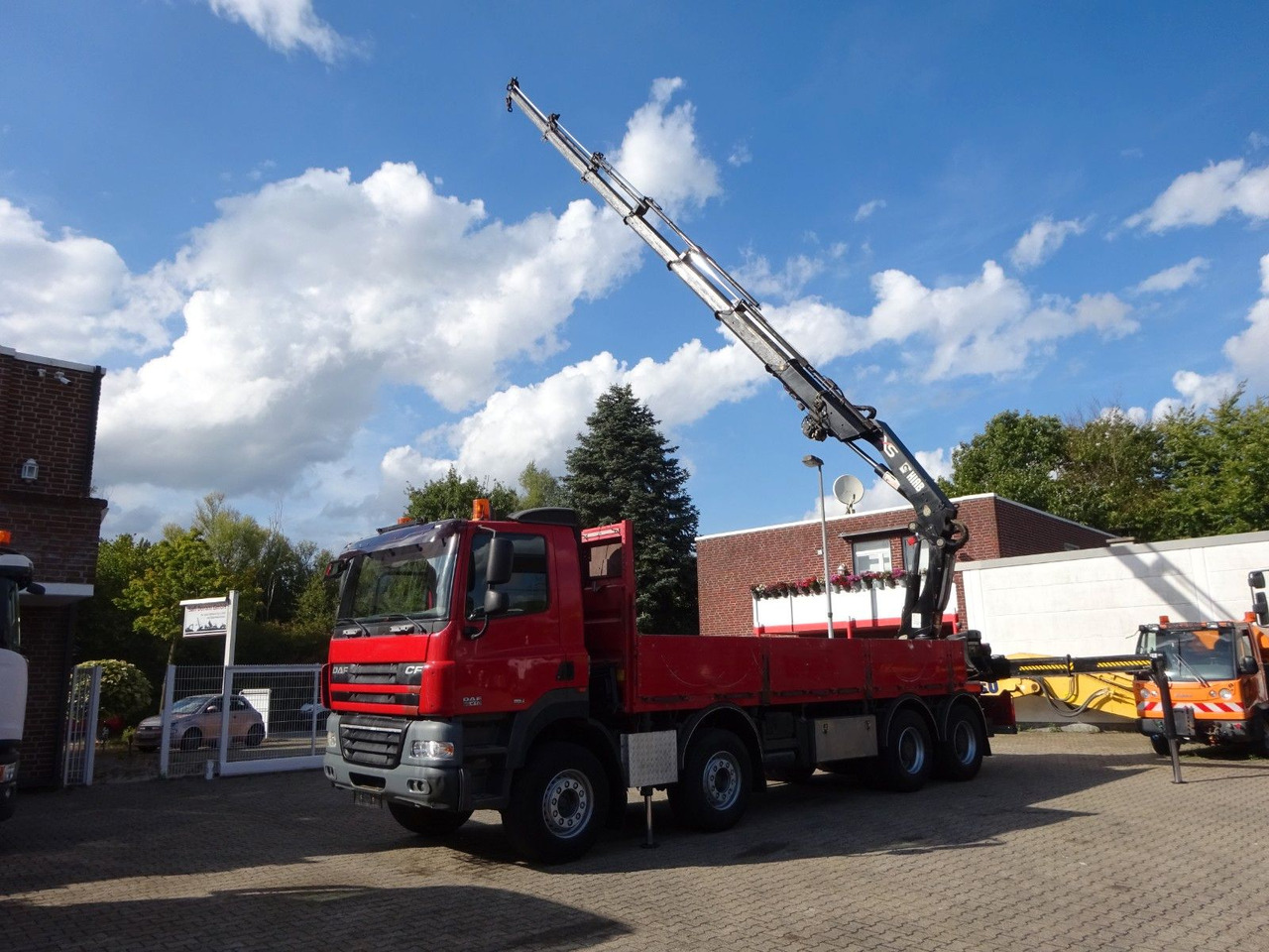 DAF 85.410 Pritsche + HIAB 322E6 Kran 8x4 - Kravas auto ar manipulatoru: foto 2 DAF 85.410 Pritsche + HIAB 322E6 Kran 8x4 - Kravas auto ar manipulatoru: foto 2