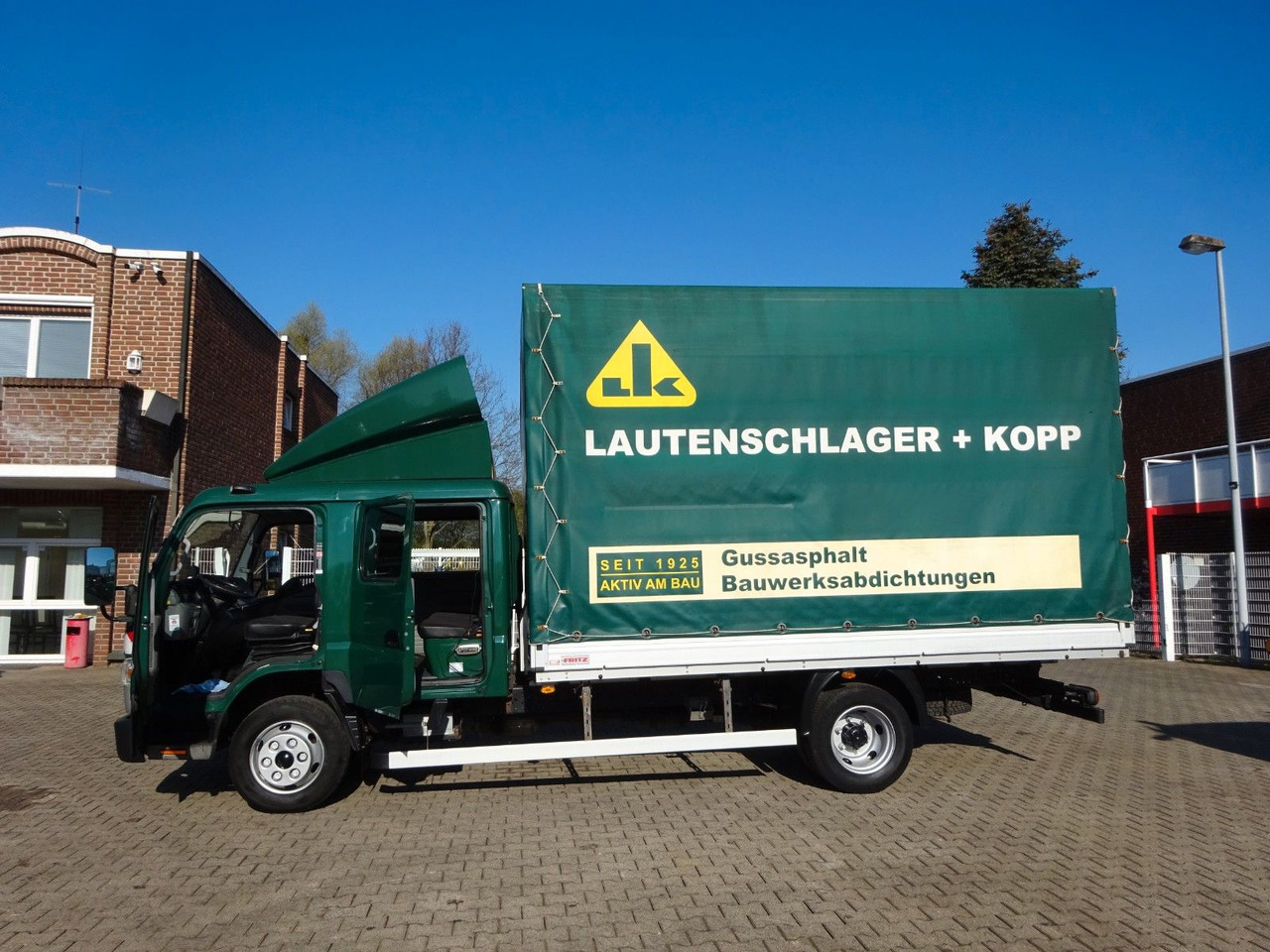 FUSO 7C180D Canter mit Doppelkabine 4x2 - Furgons ar tentu, Kravas-pasažieru furgons: foto 4 FUSO 7C180D Canter mit Doppelkabine 4x2 - Furgons ar tentu, Kravas-pasažieru furgons: foto 4