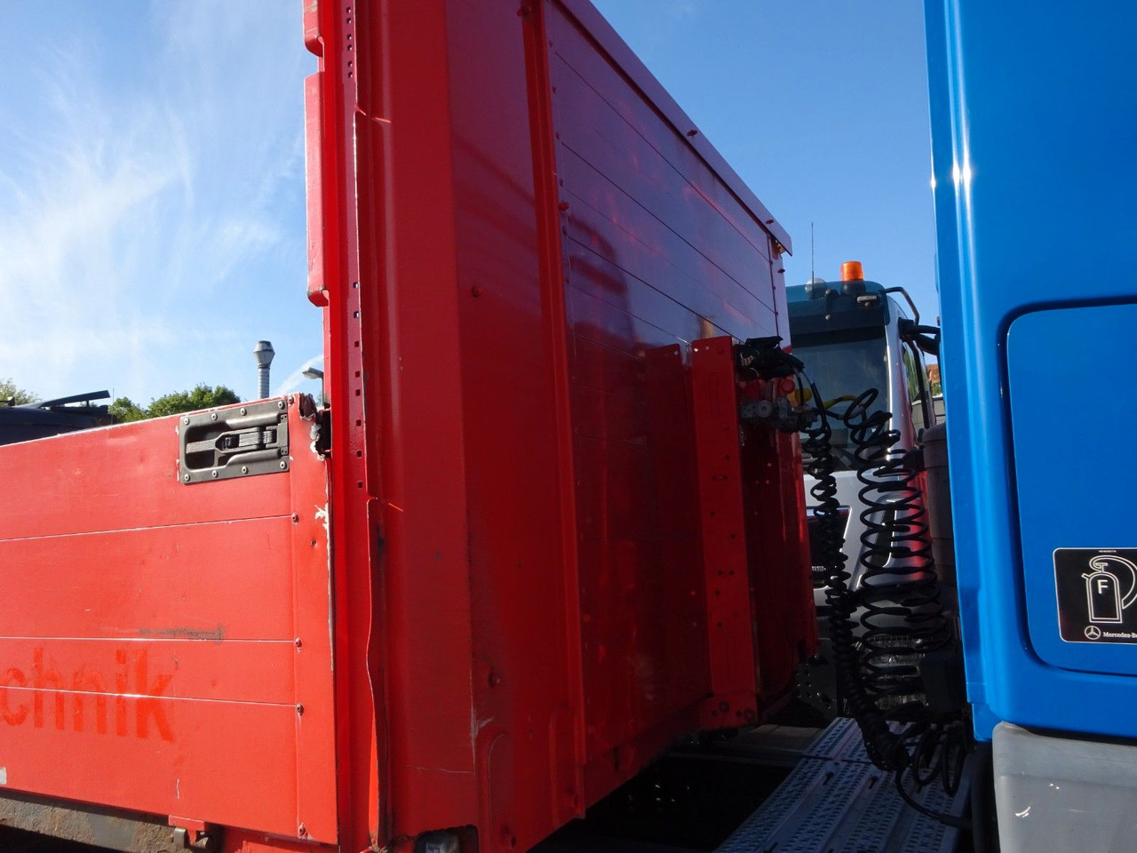 Fliegl Sattelpritsche mit Bordwänden und 3 Achsen - Bortu puspiekabe/ Platforma: foto 4 Fliegl Sattelpritsche mit Bordwänden und 3 Achsen - Bortu puspiekabe/ Platforma: foto 4