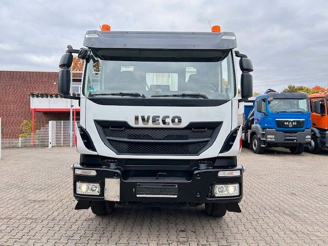 Iveco 410 TRAKKER Wechselsystem Kipper + Asphaltmulde - Būvgružu konteineru vedējs: foto 5 Iveco 410 TRAKKER Wechselsystem Kipper + Asphaltmulde - Būvgružu konteineru vedējs: foto 5