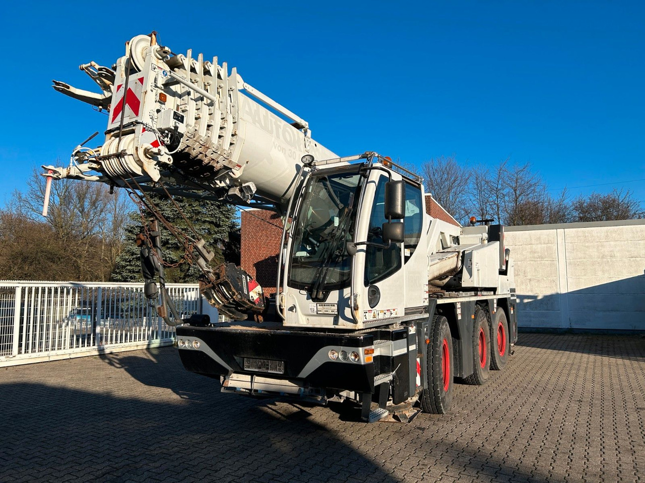 Liebherr Mobilkran LTC 1050-3.1 50t Kran hat nur 3300 h - Kravas auto ar manipulatoru: foto 2 Liebherr Mobilkran LTC 1050-3.1 50t Kran hat nur 3300 h - Kravas auto ar manipulatoru: foto 2