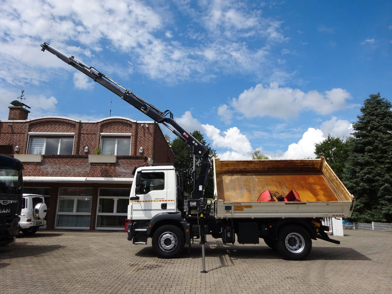MAN 15.290 TGM 3Skipper + HIAB 111-B3 HIDUO Kran 4x2 - Kravas automašīna pašizgāzējs, Kravas auto ar manipulatoru: foto 1 MAN 15.290 TGM 3Skipper + HIAB 111-B3 HIDUO Kran 4x2 - Kravas automašīna pašizgāzējs, Kravas auto ar manipulatoru: foto 1