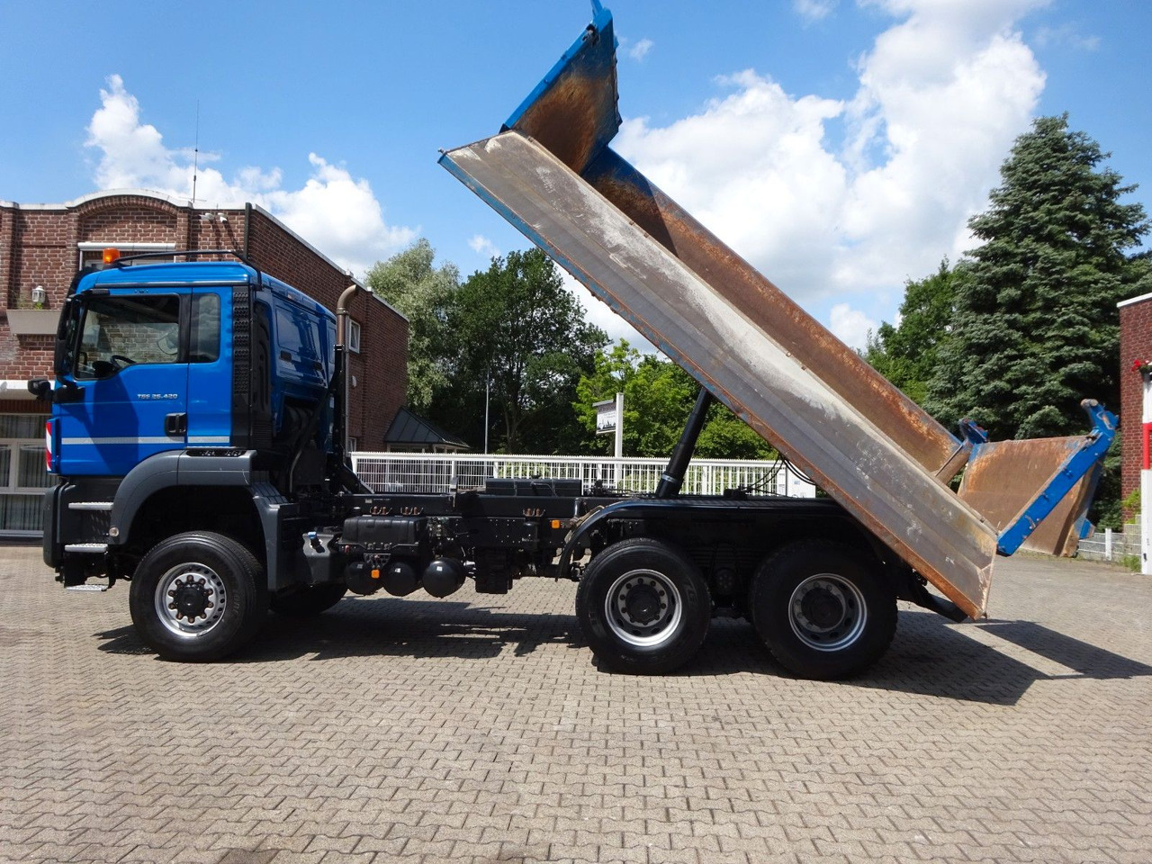 MAN 26.420 TGS MEILER 3Skipper + Bordmatik 6x6 - Kravas automašīna pašizgāzējs, Kravas auto ar manipulatoru: foto 3 MAN 26.420 TGS MEILER 3Skipper + Bordmatik 6x6 - Kravas automašīna pašizgāzējs, Kravas auto ar manipulatoru: foto 3