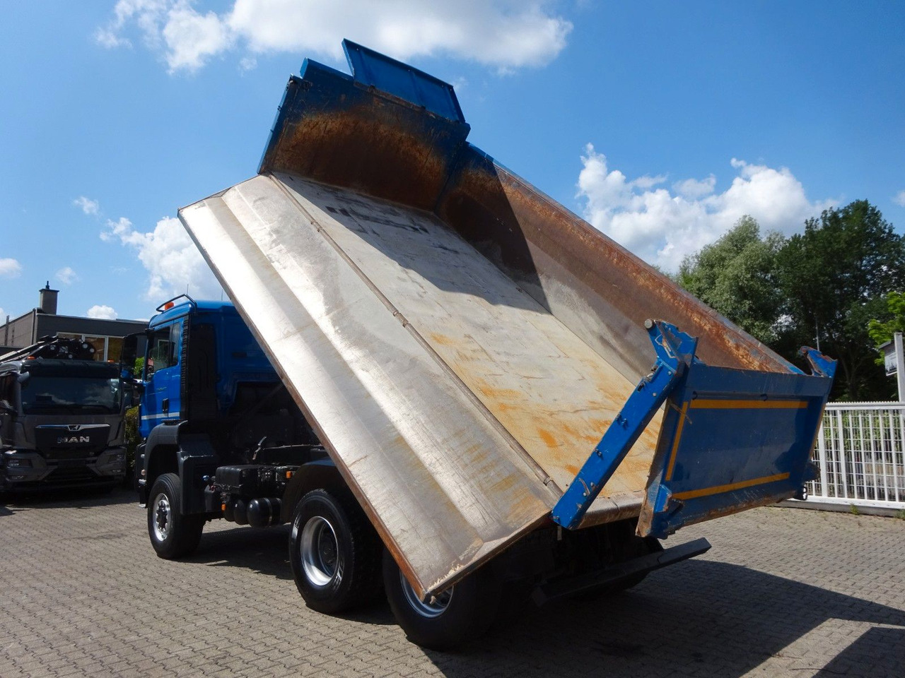 MAN 26.420 TGS MEILER 3Skipper + Bordmatik 6x6 - Kravas automašīna pašizgāzējs, Kravas auto ar manipulatoru: foto 4 MAN 26.420 TGS MEILER 3Skipper + Bordmatik 6x6 - Kravas automašīna pašizgāzējs, Kravas auto ar manipulatoru: foto 4