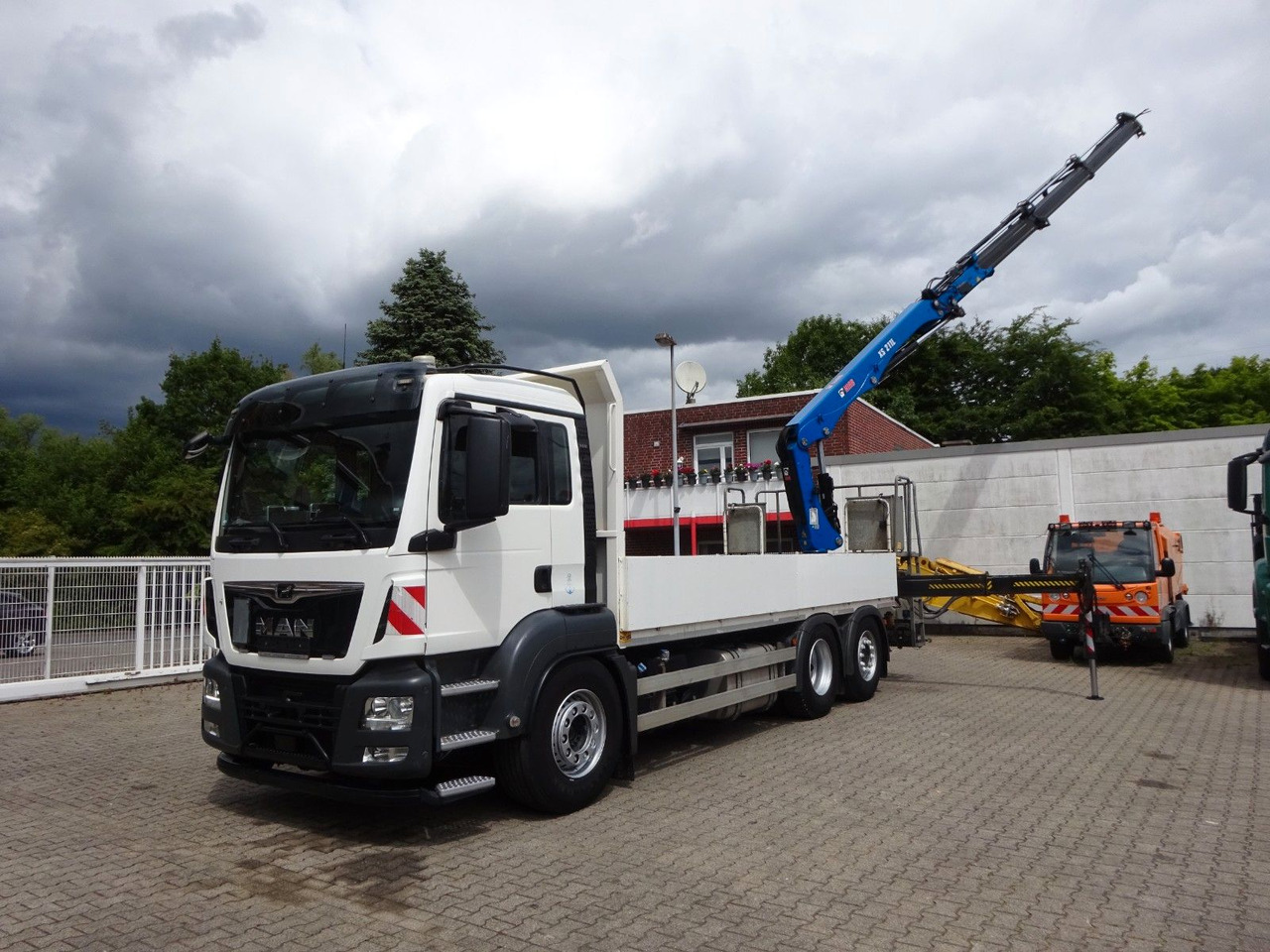 MAN 26.420 TGS Pritsche + HIAB 211 HIPRO Kran - Bortu kravas automašīna/ Platforma, Kravas auto ar manipulatoru: foto 4 MAN 26.420 TGS Pritsche + HIAB 211 HIPRO Kran - Bortu kravas automašīna/ Platforma, Kravas auto ar manipulatoru: foto 4