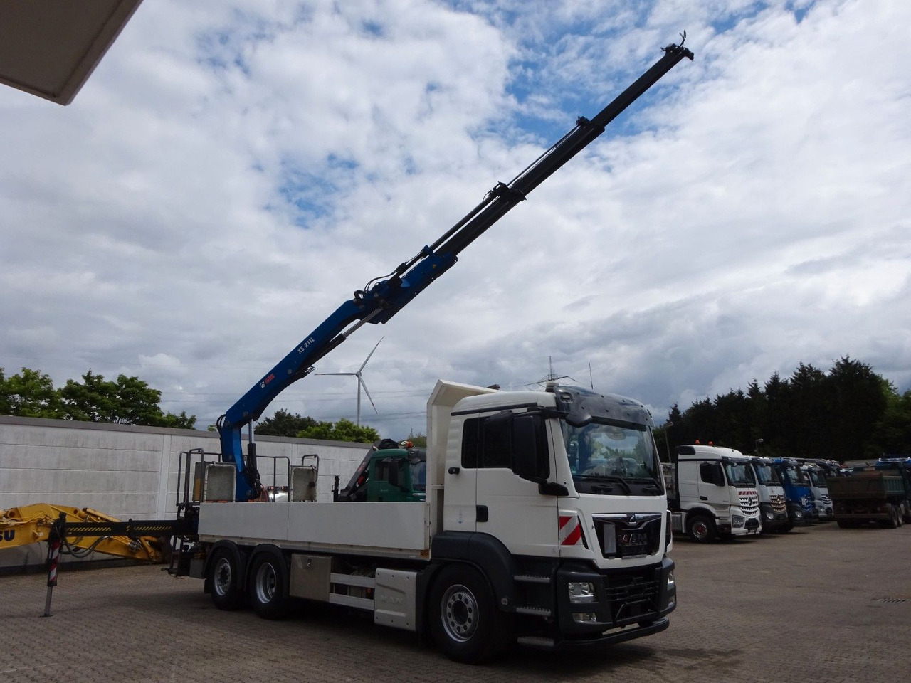 MAN 26.420 TGS Pritsche + HIAB 211 HIPRO Kran - Bortu kravas automašīna/ Platforma, Kravas auto ar manipulatoru: foto 3 MAN 26.420 TGS Pritsche + HIAB 211 HIPRO Kran - Bortu kravas automašīna/ Platforma, Kravas auto ar manipulatoru: foto 3
