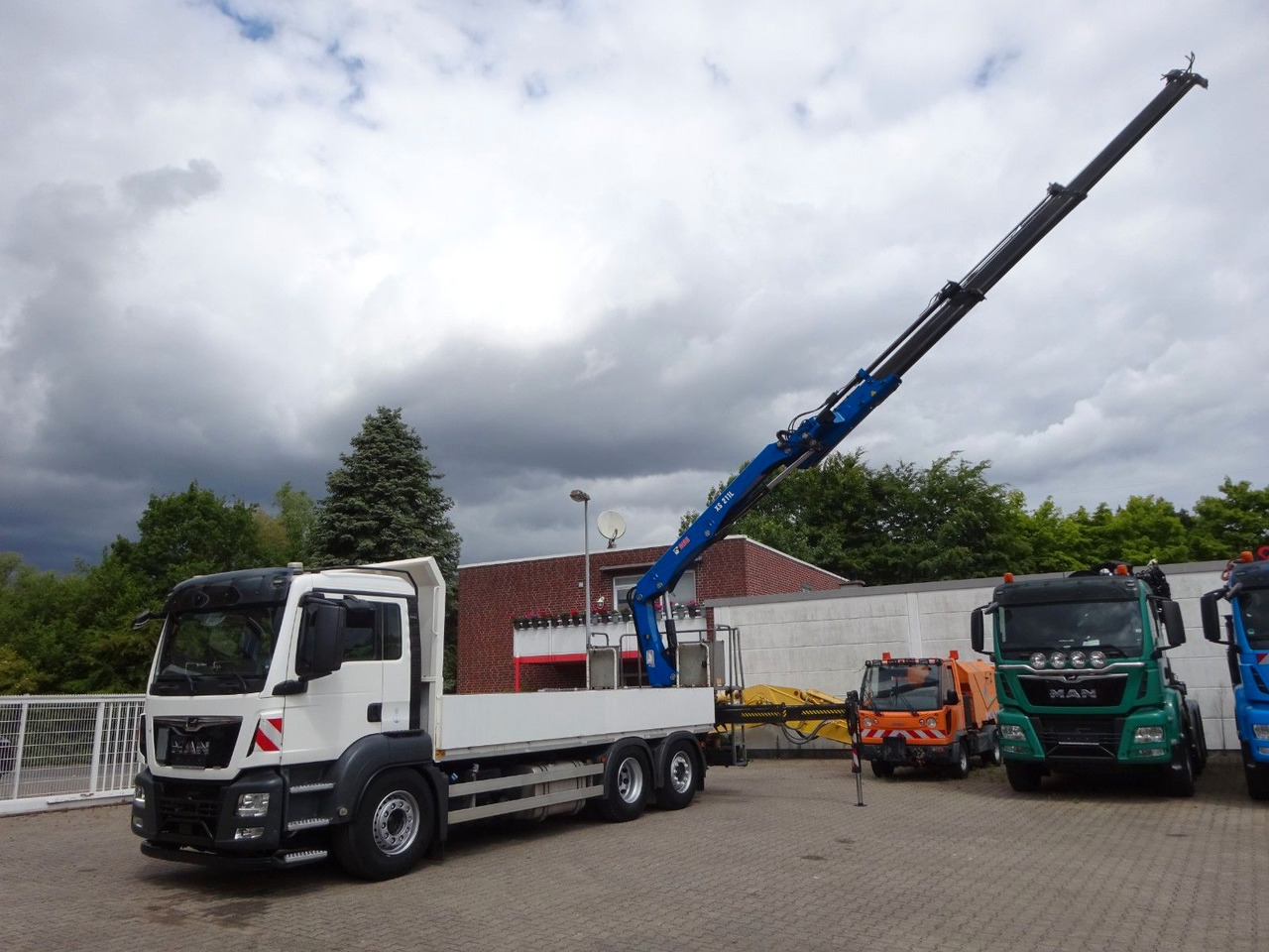 MAN 26.420 TGS Pritsche + HIAB 211 HIPRO Kran - Bortu kravas automašīna/ Platforma, Kravas auto ar manipulatoru: foto 2 MAN 26.420 TGS Pritsche + HIAB 211 HIPRO Kran - Bortu kravas automašīna/ Platforma, Kravas auto ar manipulatoru: foto 2