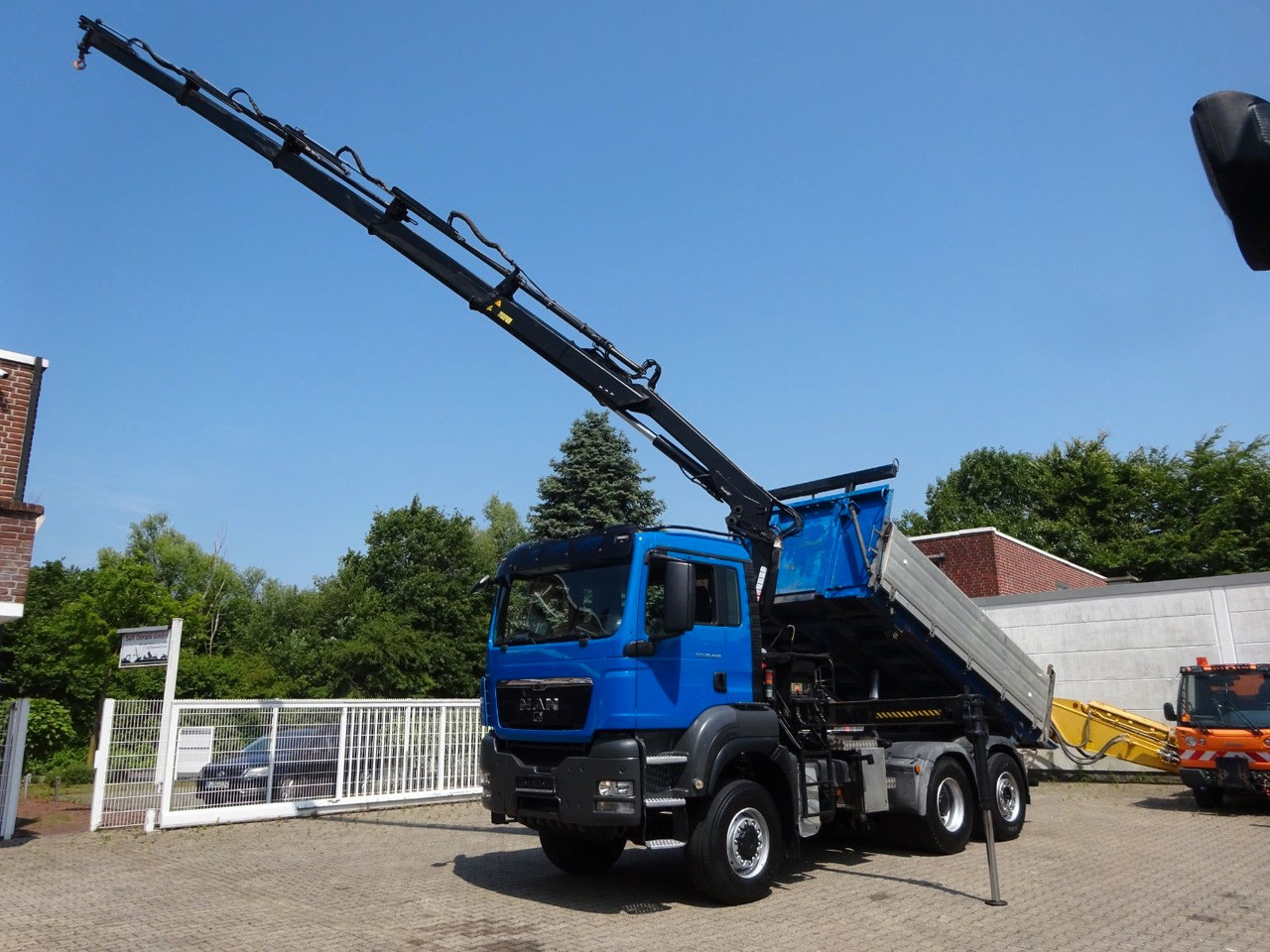 MAN 28.400 TGS 3Skipper+HIAB 166 E-4 HIPRPO 6x4-4 - Kravas automašīna pašizgāzējs, Kravas auto ar manipulatoru: foto 1 MAN 28.400 TGS 3Skipper+HIAB 166 E-4 HIPRPO 6x4-4 - Kravas automašīna pašizgāzējs, Kravas auto ar manipulatoru: foto 1