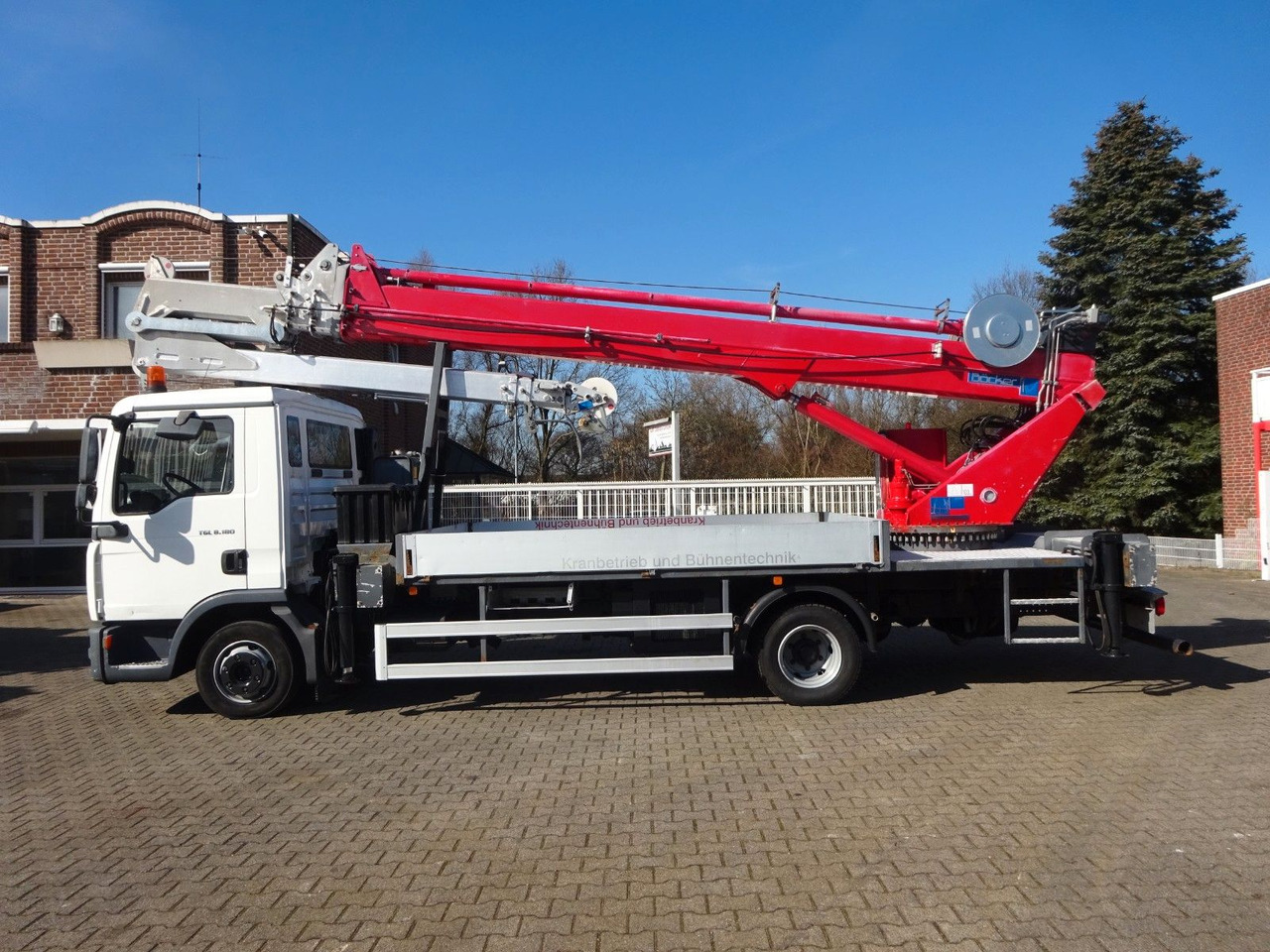 MAN 8.180  TGL + Böcker AK 32 Meter Dachdeckerkran - Kravas auto ar manipulatoru: foto 2 MAN 8.180  TGL + Böcker AK 32 Meter Dachdeckerkran - Kravas auto ar manipulatoru: foto 2