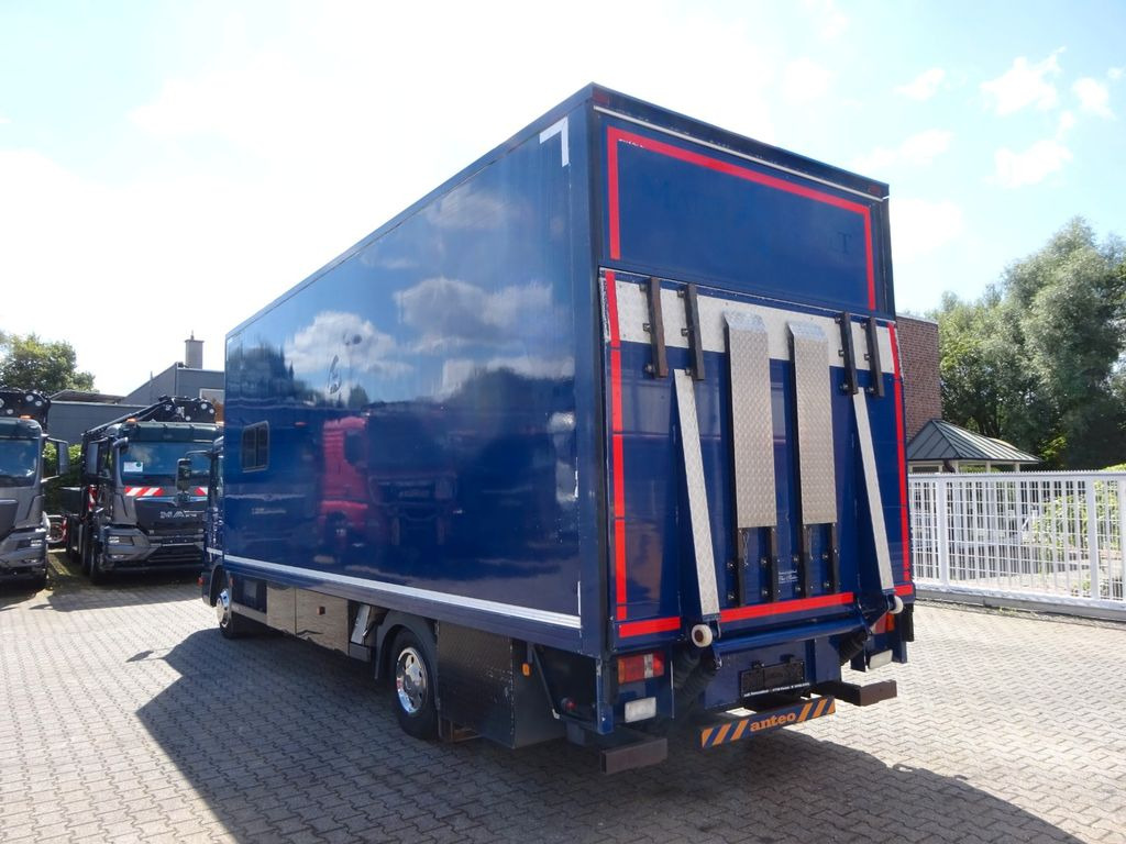MAN 8.220 Koffer mit LBW als Wohnmobil ausgebaut 4x2 - Kravas automašīna ar slēgto virsbūvi: foto 4 MAN 8.220 Koffer mit LBW als Wohnmobil ausgebaut 4x2 - Kravas automašīna ar slēgto virsbūvi: foto 4
