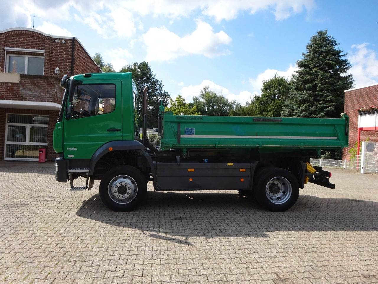 Mercedes-Benz 1530 Atego MEILLER 3Skipper 4x4 - Kravas automašīna pašizgāzējs: foto 3 Mercedes-Benz 1530 Atego MEILLER 3Skipper 4x4 - Kravas automašīna pašizgāzējs: foto 3