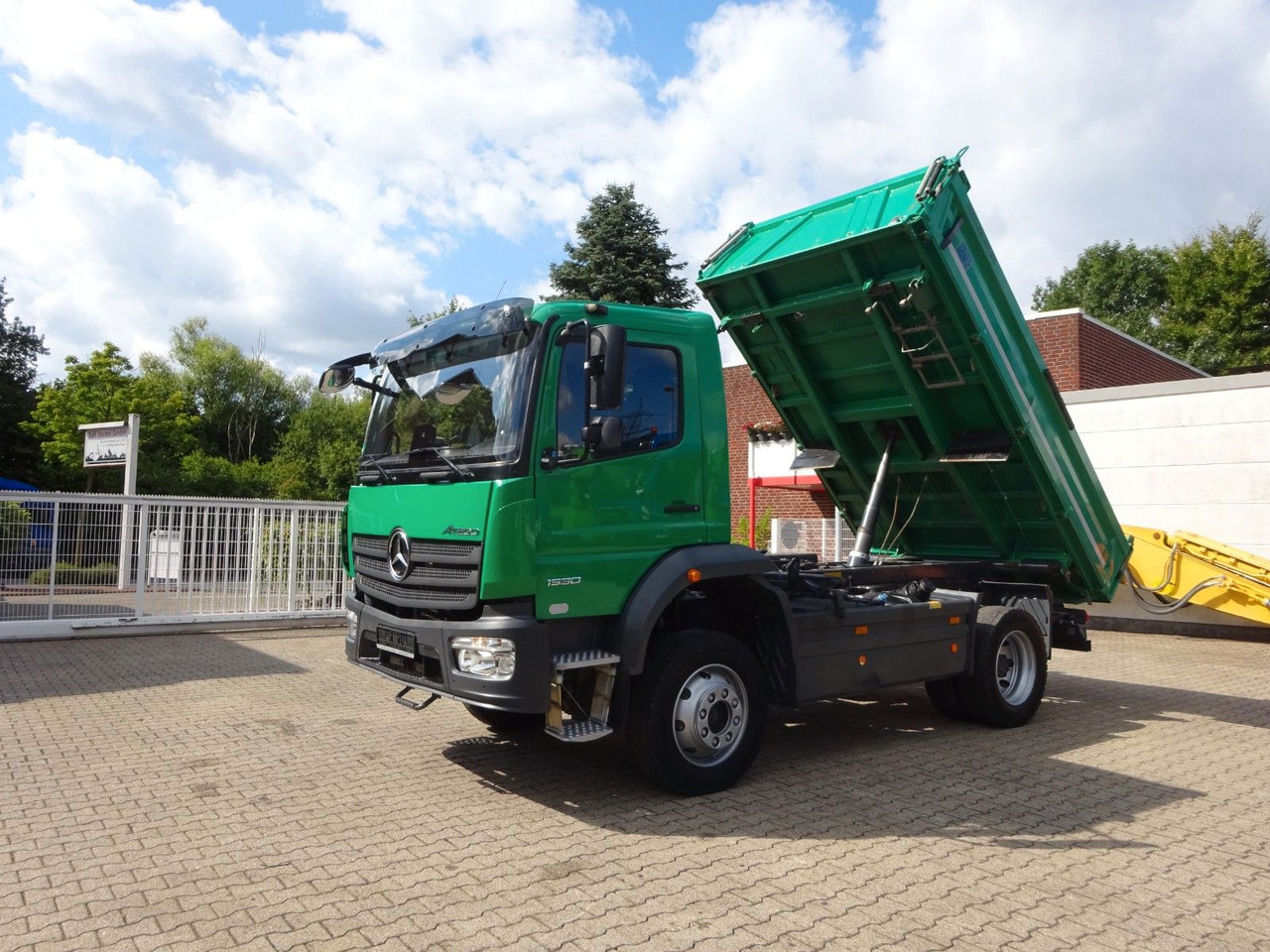 Mercedes-Benz 1530 Atego MEILLER 3Skipper 4x4 - Kravas automašīna pašizgāzējs: foto 1 Mercedes-Benz 1530 Atego MEILLER 3Skipper 4x4 - Kravas automašīna pašizgāzējs: foto 1