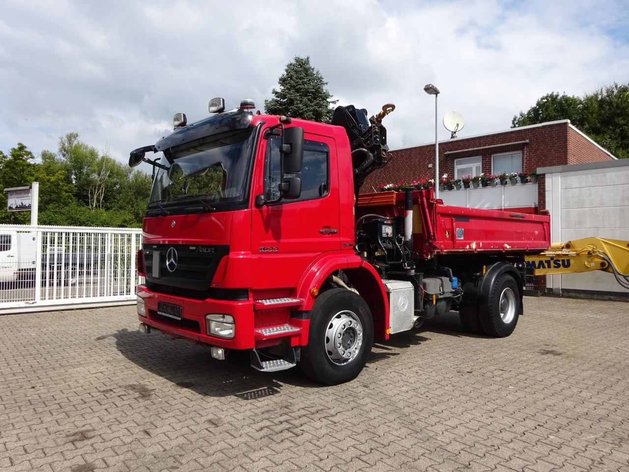 Mercedes-Benz 1833 Axor Meiller 3Skipper +HIAB 111 HIDUO +Funk - Kravas automašīna pašizgāzējs, Kravas auto ar manipulatoru: foto 2 Mercedes-Benz 1833 Axor Meiller 3Skipper +HIAB 111 HIDUO +Funk - Kravas automašīna pašizgāzējs, Kravas auto ar manipulatoru: foto 2