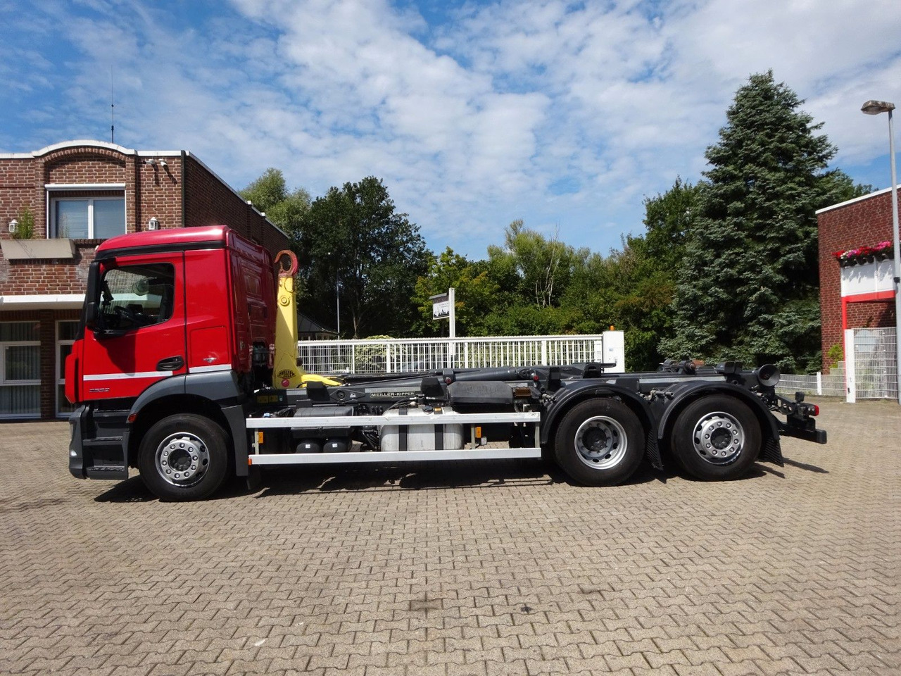Mercedes-Benz 2532 ANTOS MEILLER Abroller Lift+Lenkachse 6x2 - Pacēlājs ar āķi: foto 4 Mercedes-Benz 2532 ANTOS MEILLER Abroller Lift+Lenkachse 6x2 - Pacēlājs ar āķi: foto 4