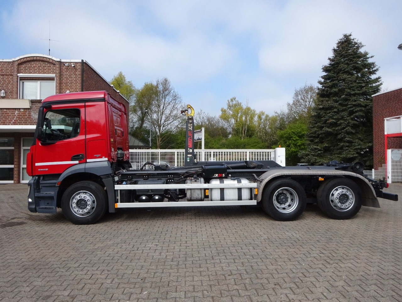 Mercedes-Benz 2532 Antos Multilift Abroller+Lift-Lenkachse6x2 - Pacēlājs ar āķi: foto 4 Mercedes-Benz 2532 Antos Multilift Abroller+Lift-Lenkachse6x2 - Pacēlājs ar āķi: foto 4