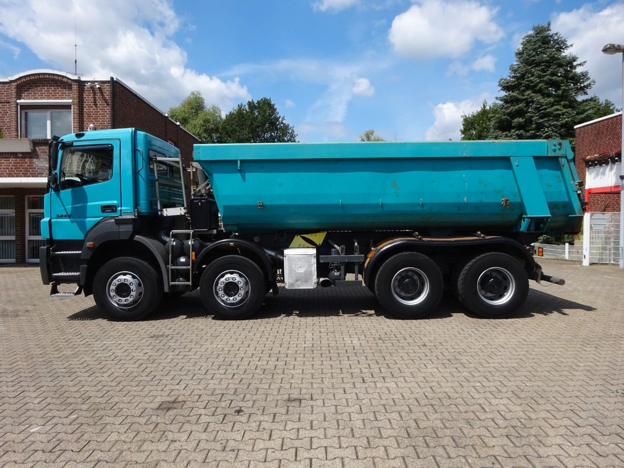 Mercedes-Benz 3240 Axor Muldenkipper 8x4 - Kravas automašīna pašizgāzējs: foto 4 Mercedes-Benz 3240 Axor Muldenkipper 8x4 - Kravas automašīna pašizgāzējs: foto 4