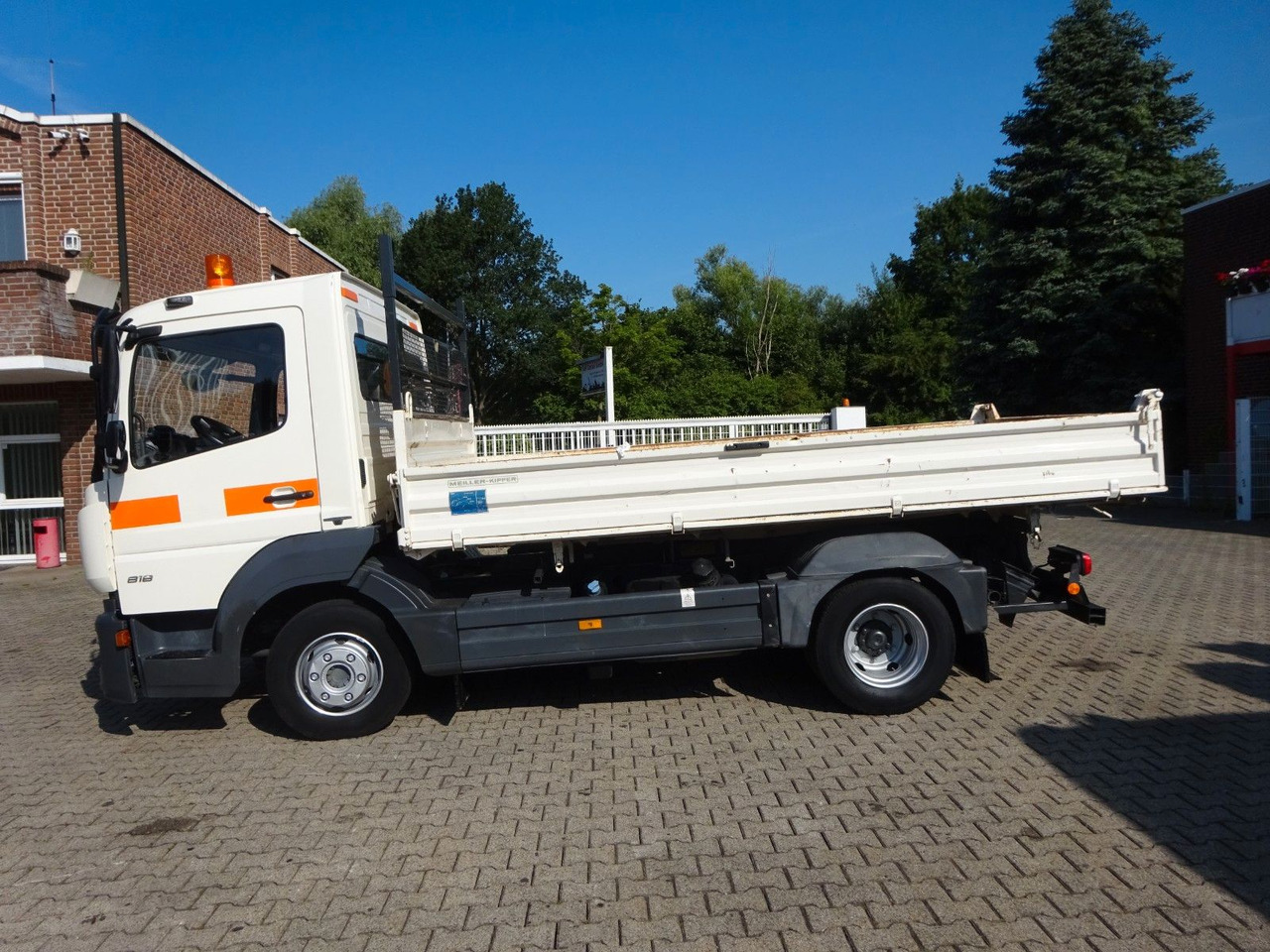 Mercedes-Benz 818 Atego MEILLER 3Skipper 4x2 - Kravas automašīna pašizgāzējs: foto 2 Mercedes-Benz 818 Atego MEILLER 3Skipper 4x2 - Kravas automašīna pašizgāzējs: foto 2