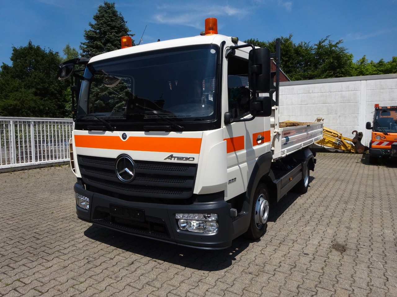 Mercedes-Benz 823 Atego MEILLER 3Skipper 4x2 - Kravas automašīna pašizgāzējs: foto 2 Mercedes-Benz 823 Atego MEILLER 3Skipper 4x2 - Kravas automašīna pašizgāzējs: foto 2