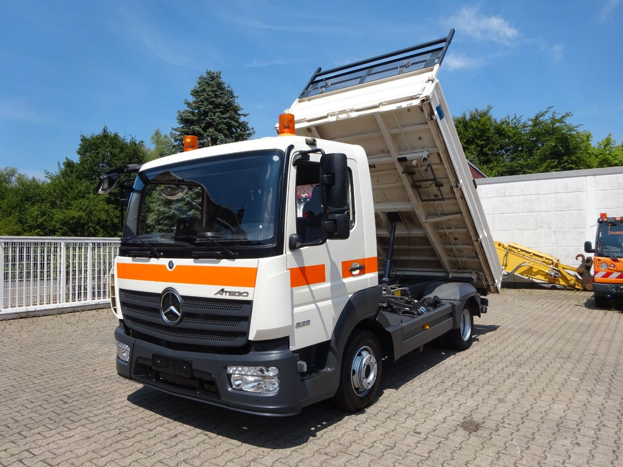 Mercedes-Benz 823 Atego MEILLER 3Skipper 4x2 - Kravas automašīna pašizgāzējs: foto 1 Mercedes-Benz 823 Atego MEILLER 3Skipper 4x2 - Kravas automašīna pašizgāzējs: foto 1