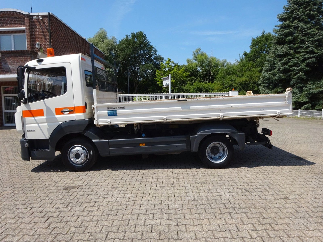 Mercedes-Benz 823 Atego MEILLER 3Skipper 4x2 - Kravas automašīna pašizgāzējs: foto 5 Mercedes-Benz 823 Atego MEILLER 3Skipper 4x2 - Kravas automašīna pašizgāzējs: foto 5