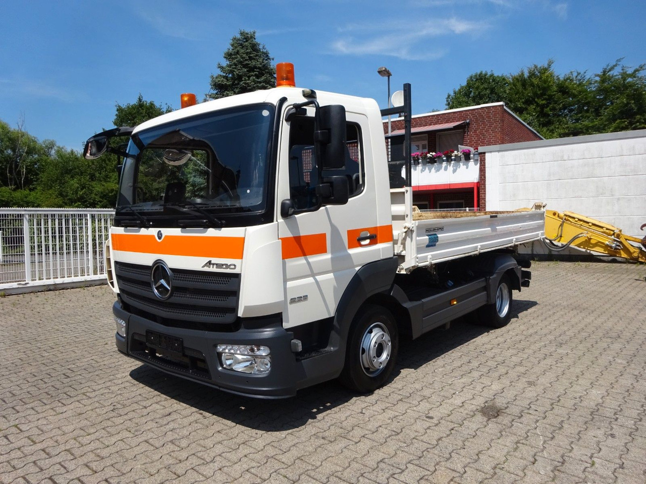 Mercedes-Benz 823 Atego MEILLER 3Skipper 4x2 - Kravas automašīna pašizgāzējs: foto 3 Mercedes-Benz 823 Atego MEILLER 3Skipper 4x2 - Kravas automašīna pašizgāzējs: foto 3