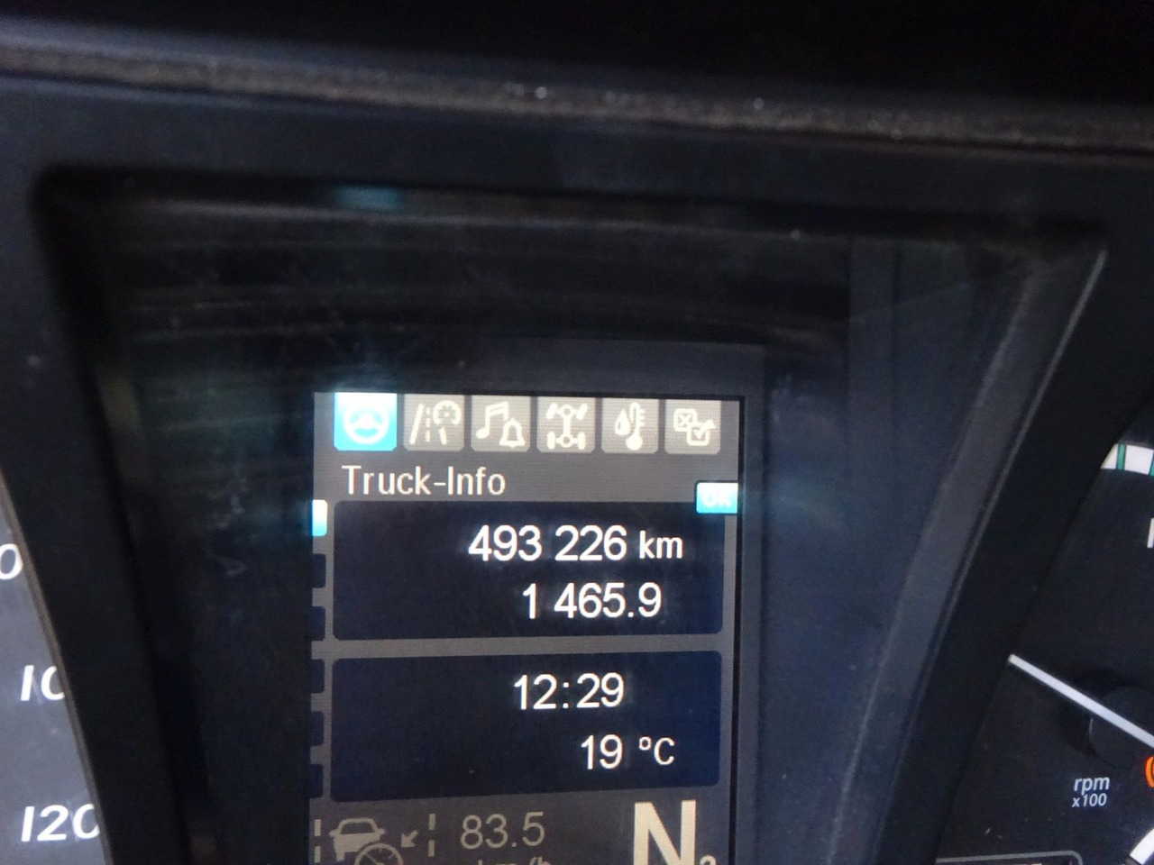 Vilcējs Mercedes-Benz 1853 Arocs SZM mit Kipperpumpe: foto 8