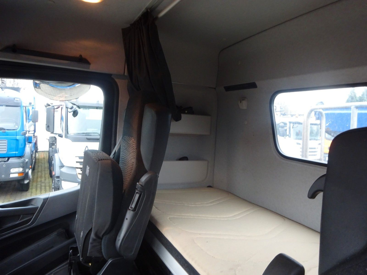 Vilcējs Mercedes-Benz 1853 Arocs SZM mit Kipperpumpe: foto 12