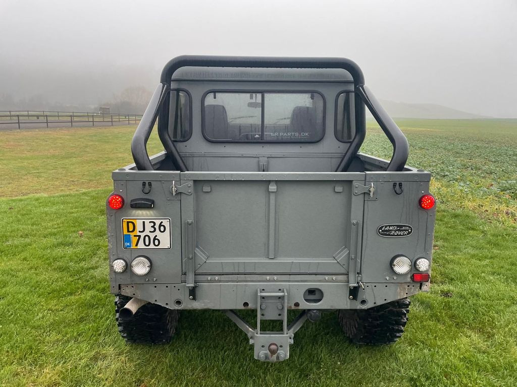 Land Rover Defender 110 2.5 - SUV: foto 4 Land Rover Defender 110 2.5 - SUV: foto 4