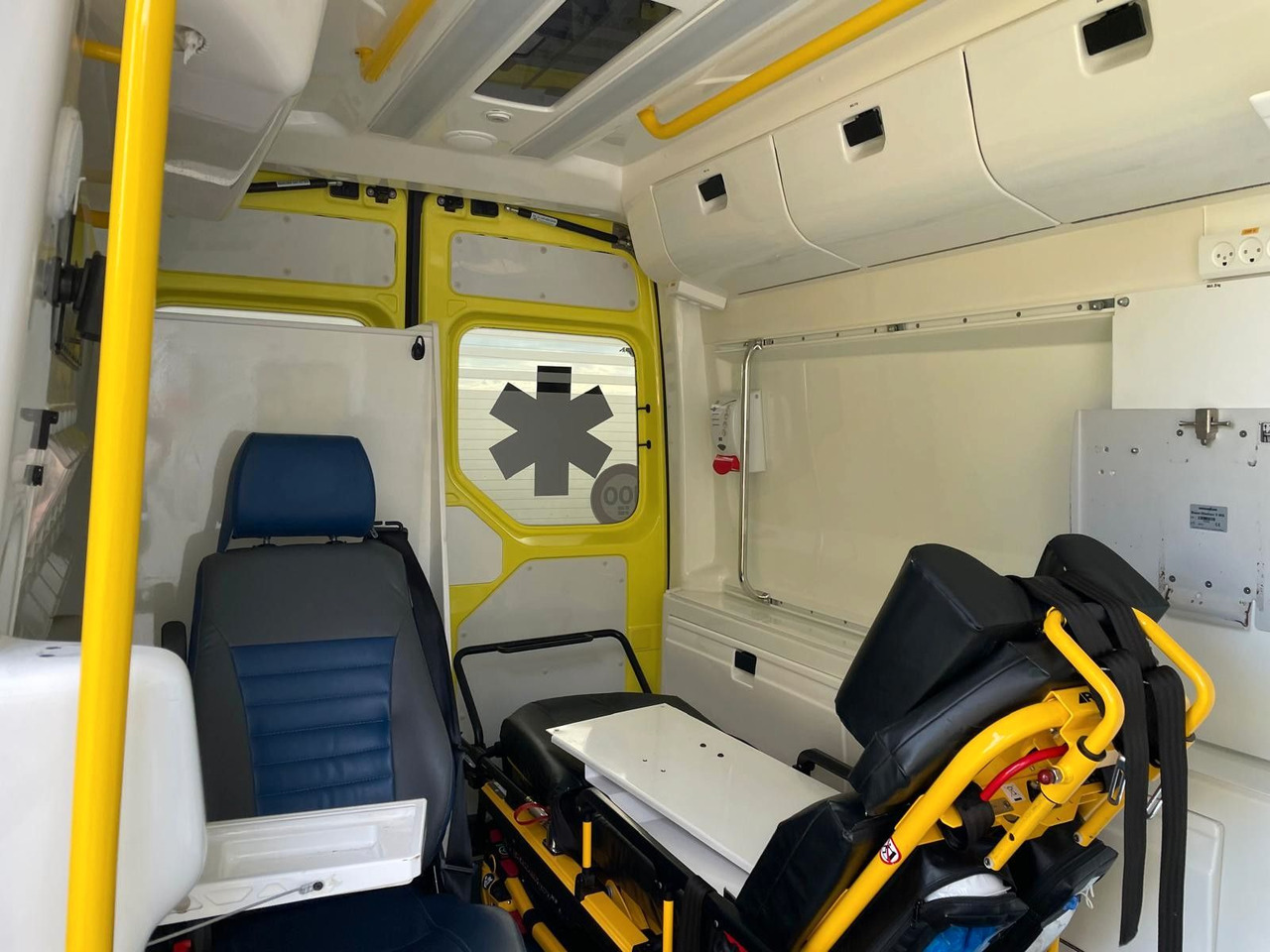 Ātrās palīdzības mašīna MAN TGE 4.180 Ambulance * 29 400 € netto *RESERVED: foto 20