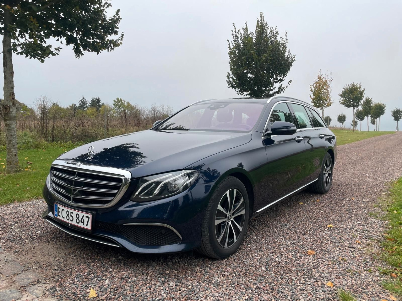 Mercedes-Benz E 220 T-Modell E 220 d *4Matic* - Universālis: foto 1 Mercedes-Benz E 220 T-Modell E 220 d *4Matic* - Universālis: foto 1