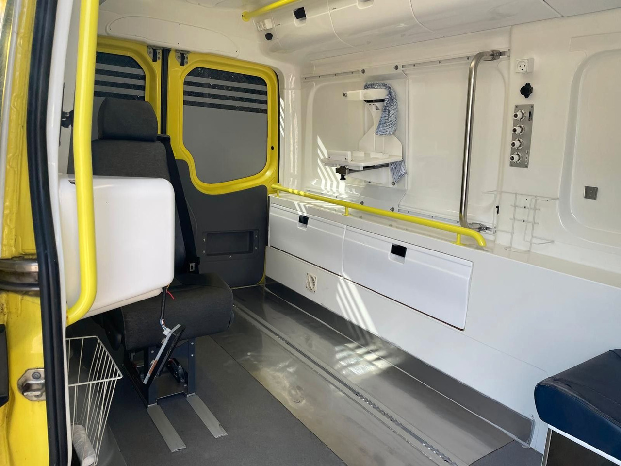 Ātrās palīdzības mašīna Mercedes-Benz Sprinter II Kasten 316 CDI Aut *Ambulance: foto 18
