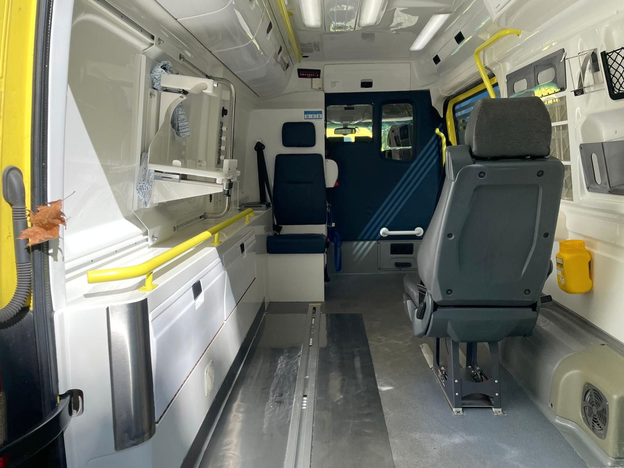 Ātrās palīdzības mašīna Mercedes-Benz Sprinter II Kasten 316 CDI Aut *Ambulance: foto 20