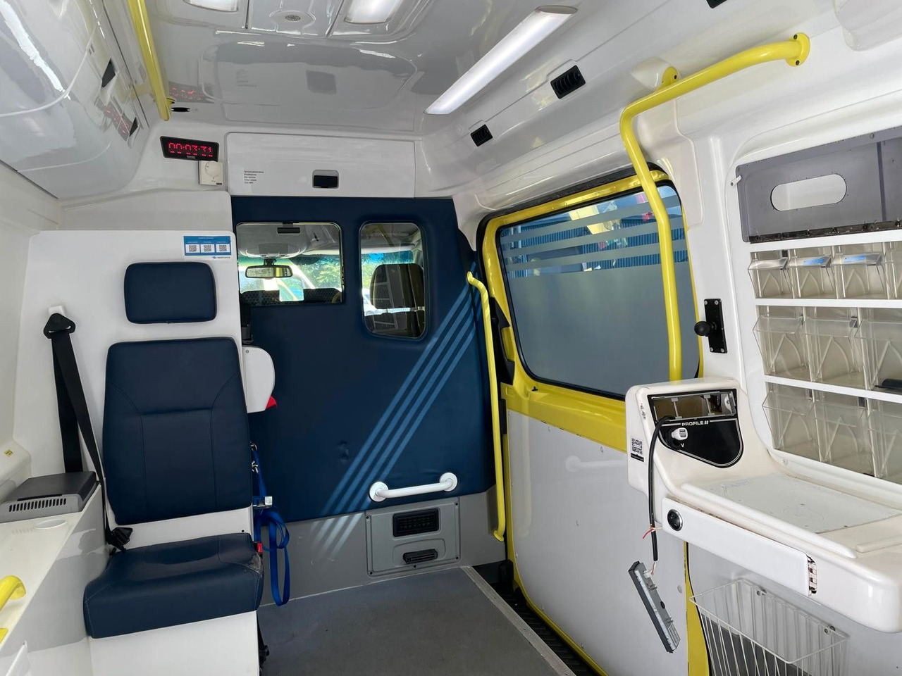 Ātrās palīdzības mašīna Mercedes-Benz Sprinter II Kasten 316 CDI Aut *Ambulance: foto 21
