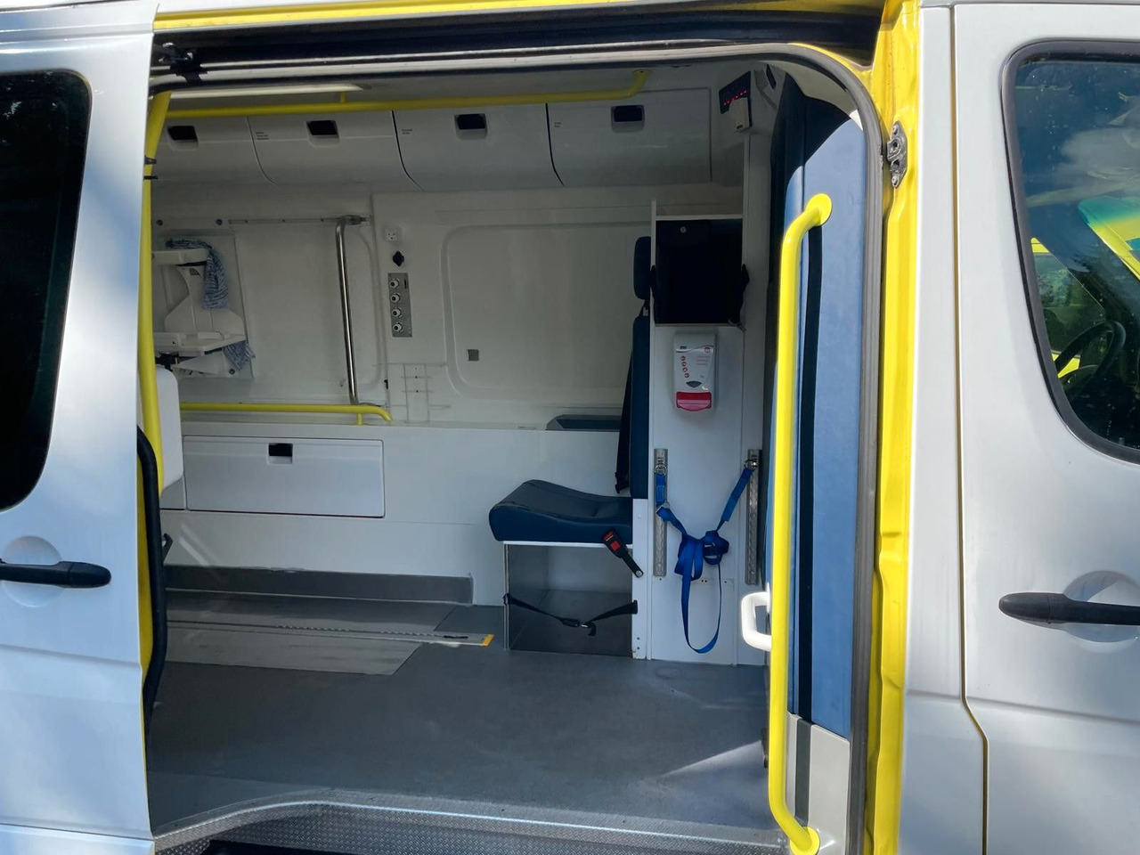 Ātrās palīdzības mašīna Mercedes-Benz Sprinter II Kasten 316 CDI Aut *Ambulance: foto 17