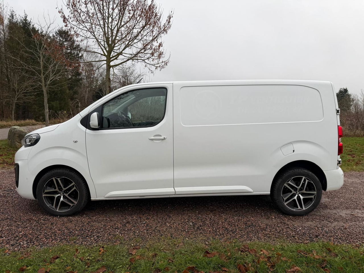 Peugeot Expert Kasten Premium L2 - Mazs furgons: foto 2 Peugeot Expert Kasten Premium L2 - Mazs furgons: foto 2