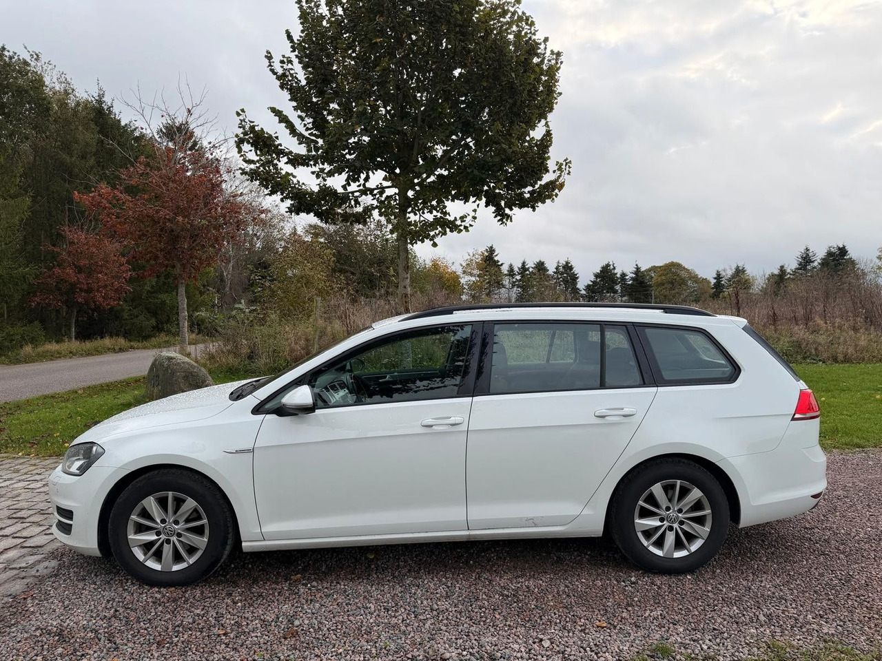 Volkswagen Golf VII Trendline BlueMotion - Universālis: foto 2 Volkswagen Golf VII Trendline BlueMotion - Universālis: foto 2