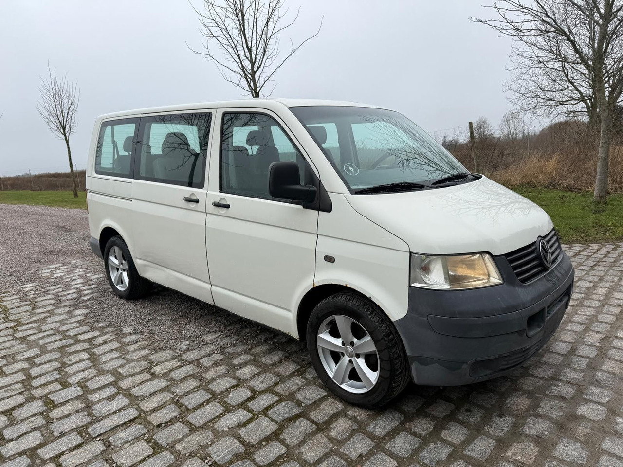 Volkswagen T5 Transporter 1.9 TDI *9 Sitze * 3900 € - Pasažieru furgons: foto 1 Volkswagen T5 Transporter 1.9 TDI *9 Sitze * 3900 € - Pasažieru furgons: foto 1