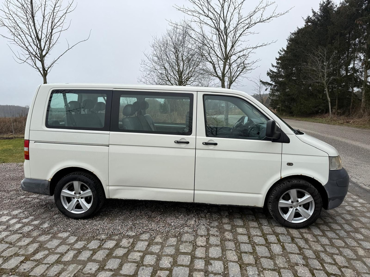 Volkswagen T5 Transporter 1.9 TDI *9 Sitze * 3900 € - Pasažieru furgons: foto 5 Volkswagen T5 Transporter 1.9 TDI *9 Sitze * 3900 € - Pasažieru furgons: foto 5