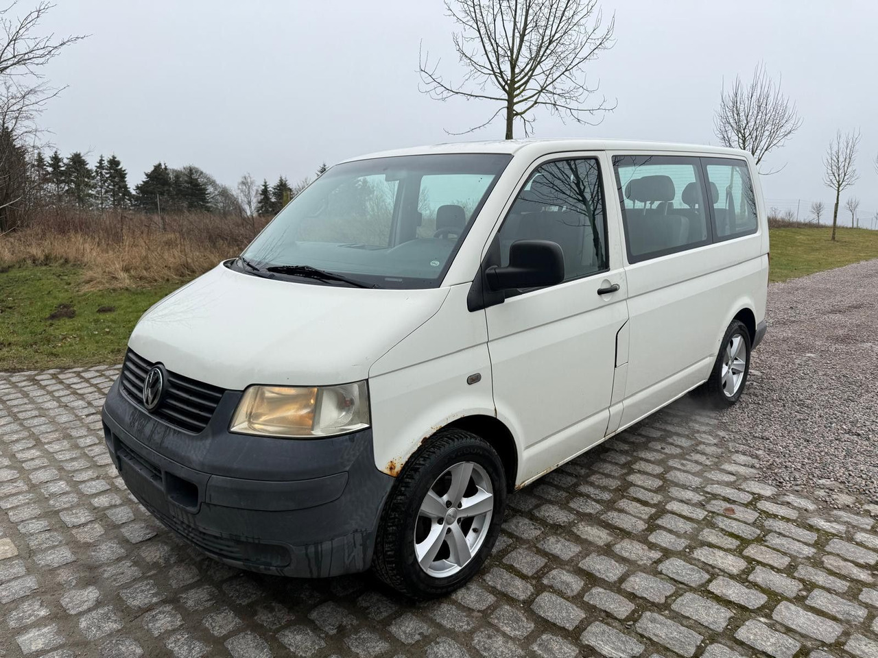 Volkswagen T5 Transporter 1.9 TDI *9 Sitze *RESERVED RO - Pasažieru furgons: foto 2 Volkswagen T5 Transporter 1.9 TDI *9 Sitze *RESERVED RO - Pasažieru furgons: foto 2