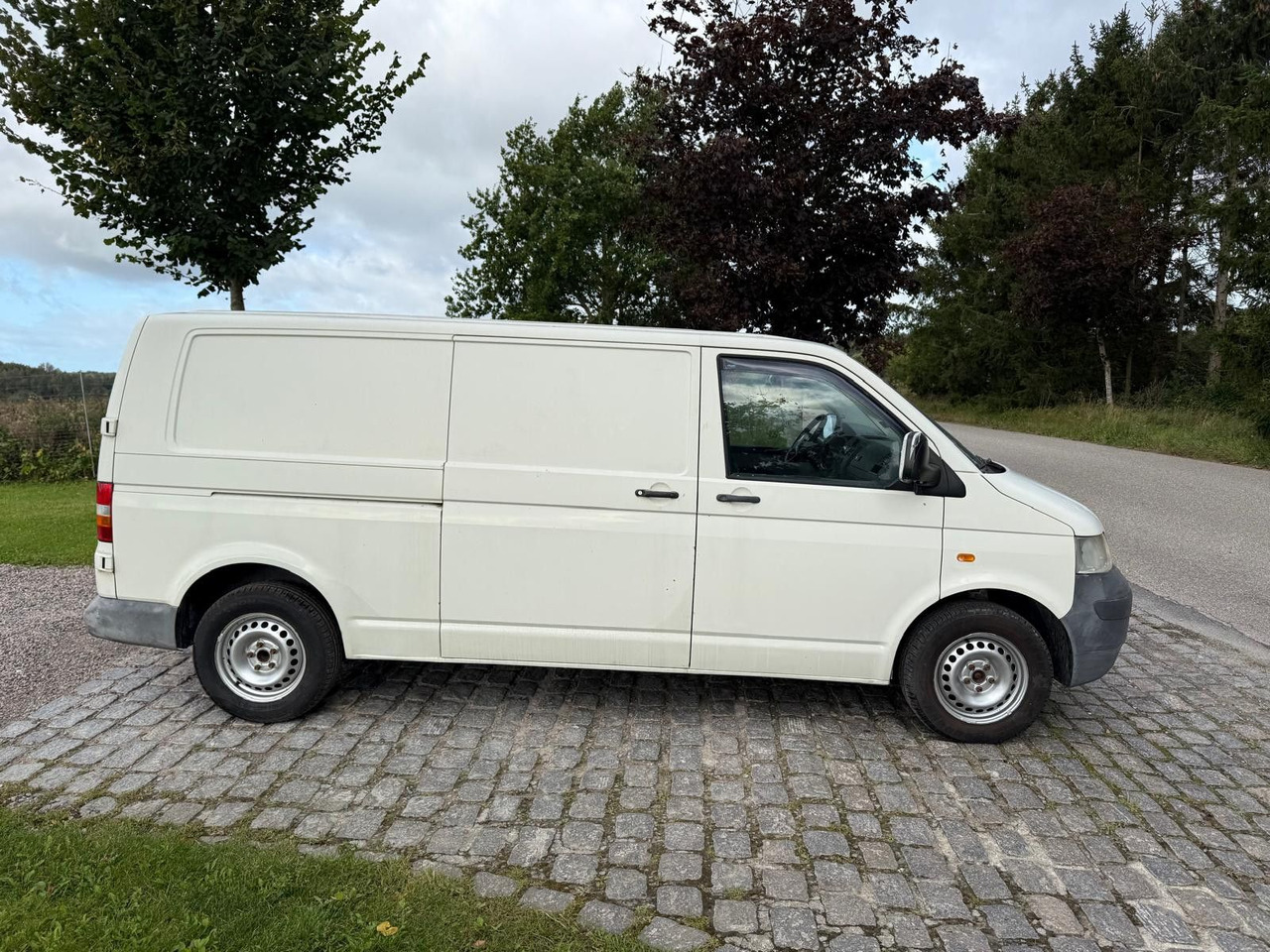 Volkswagen T5 Transporter 2.5 TDI Kasten lang *2500 € - Mazs furgons: foto 5 Volkswagen T5 Transporter 2.5 TDI Kasten lang *2500 € - Mazs furgons: foto 5