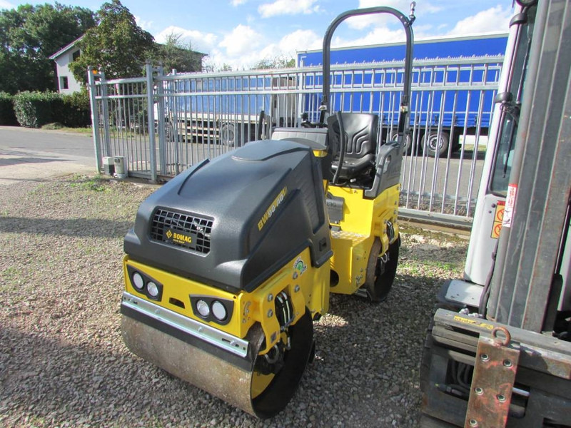 Bomag BW 90 AD-5 Walze / 21.500 EUR - Veltnis: foto 4 Bomag BW 90 AD-5 Walze / 21.500 EUR - Veltnis: foto 4