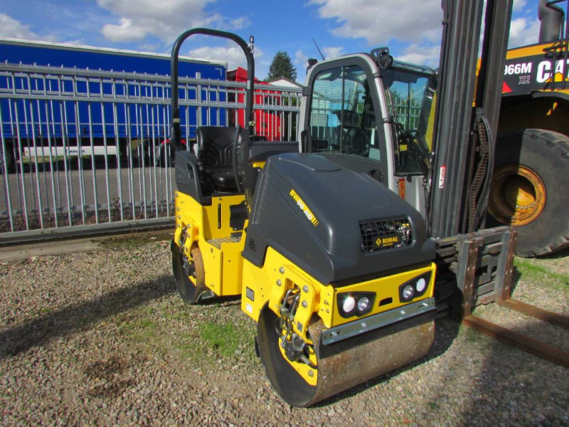 Bomag BW 90 AD-5 Walze / 22.000 EUR - Veltnis: foto 2 Bomag BW 90 AD-5 Walze / 22.000 EUR - Veltnis: foto 2